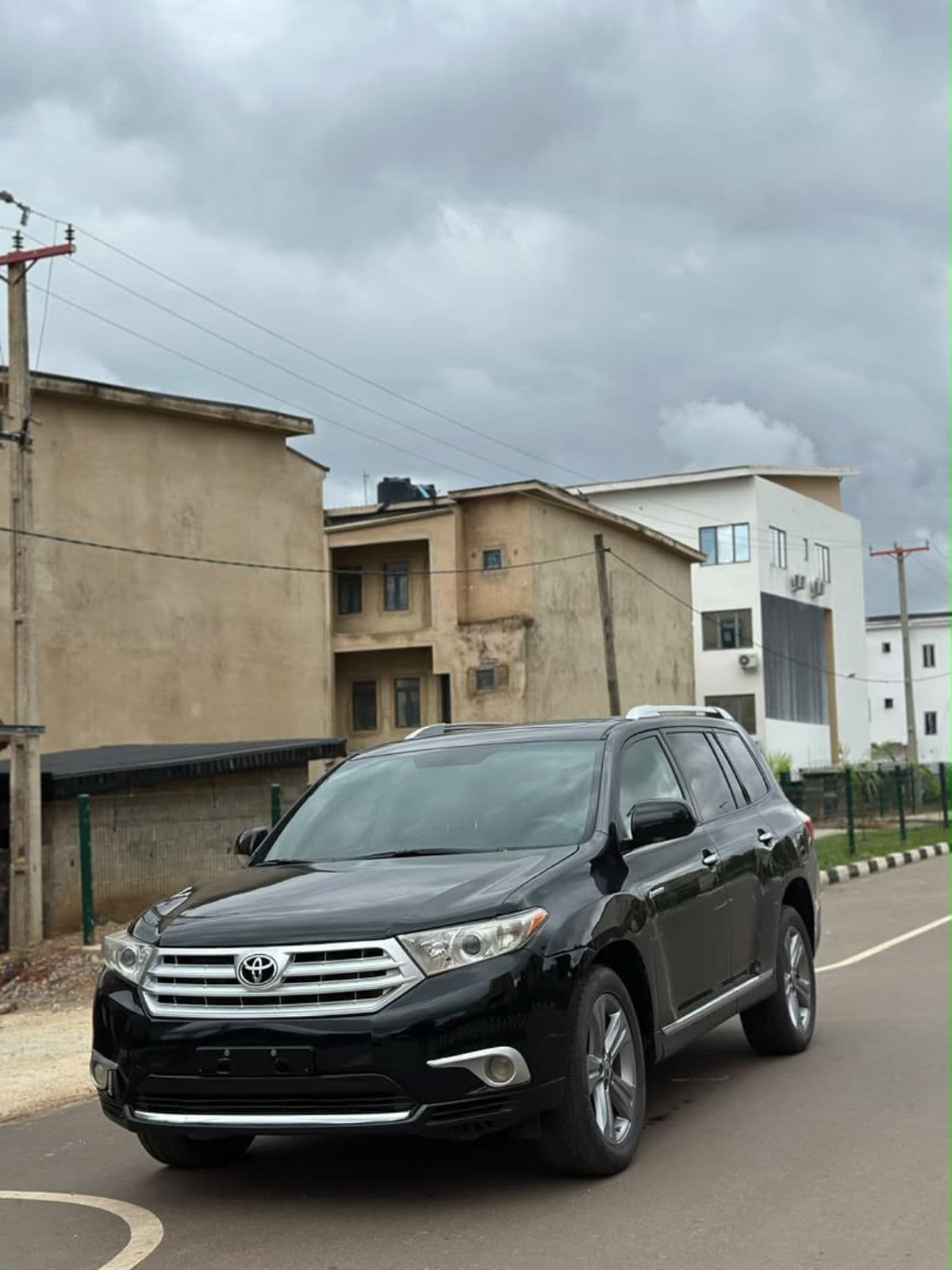 2013 Toyota Highlander SUV — photo 2 of 7