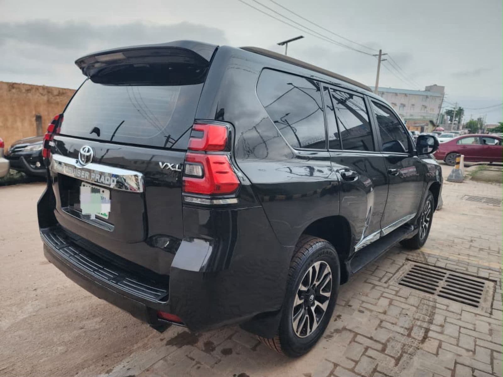 2010 Toyota Land Cruiser Prado SUV — photo 9 of 10