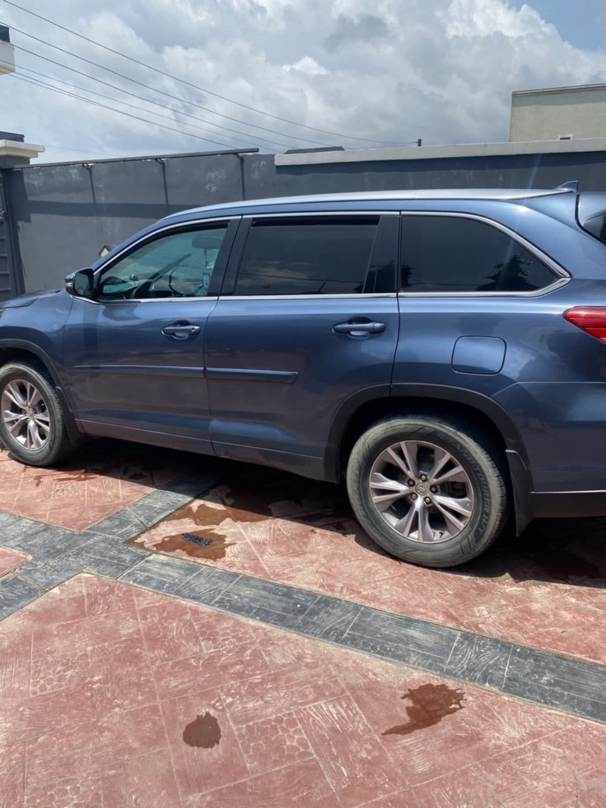 2015 Toyota Highlander SUV — photo 7 of 9