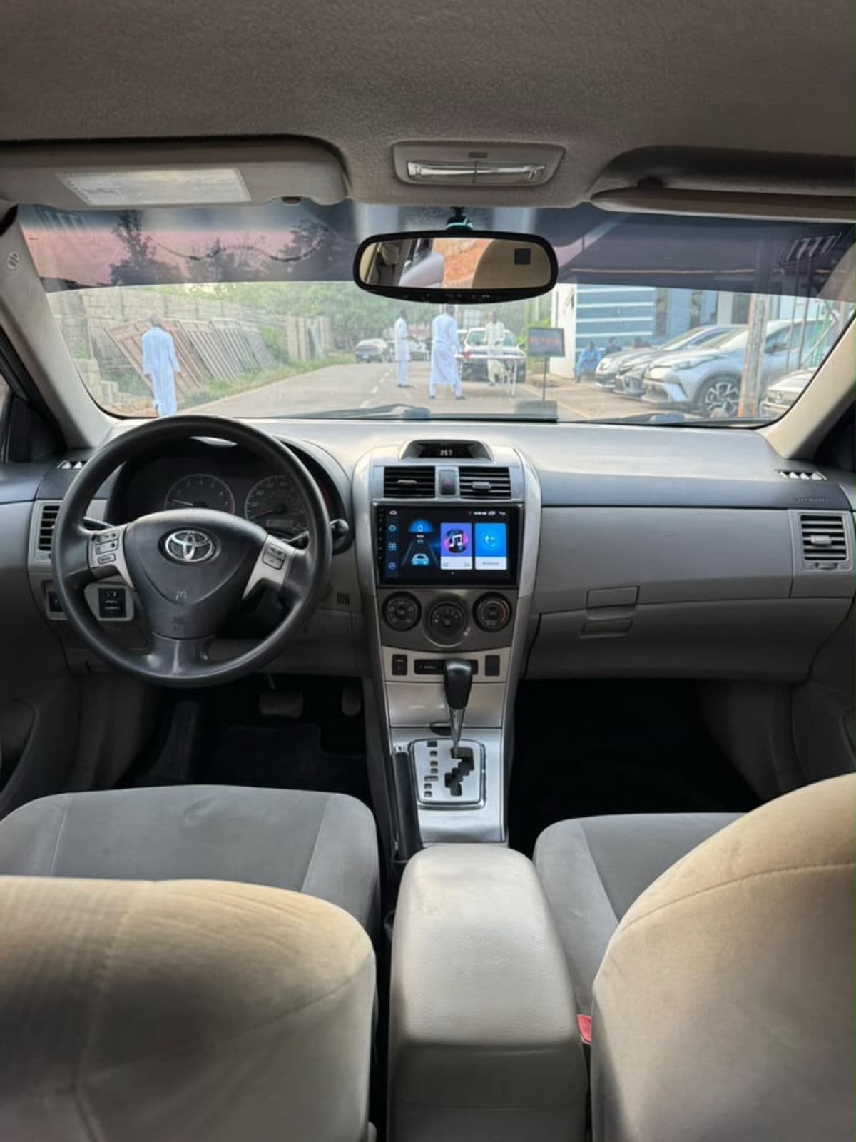 2013 Toyota Corolla Sedan — photo 5 of 9