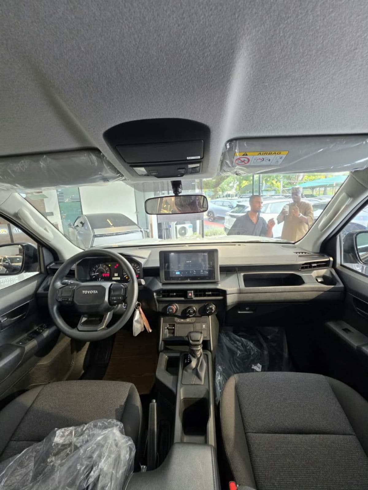 2027 Toyota HILUX Pickup — photo 2 of 5
