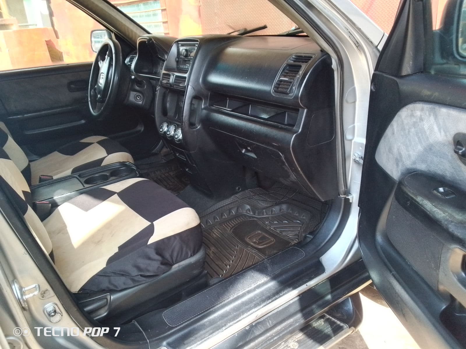 2004 Honda CRV SUV — photo 5 of 8