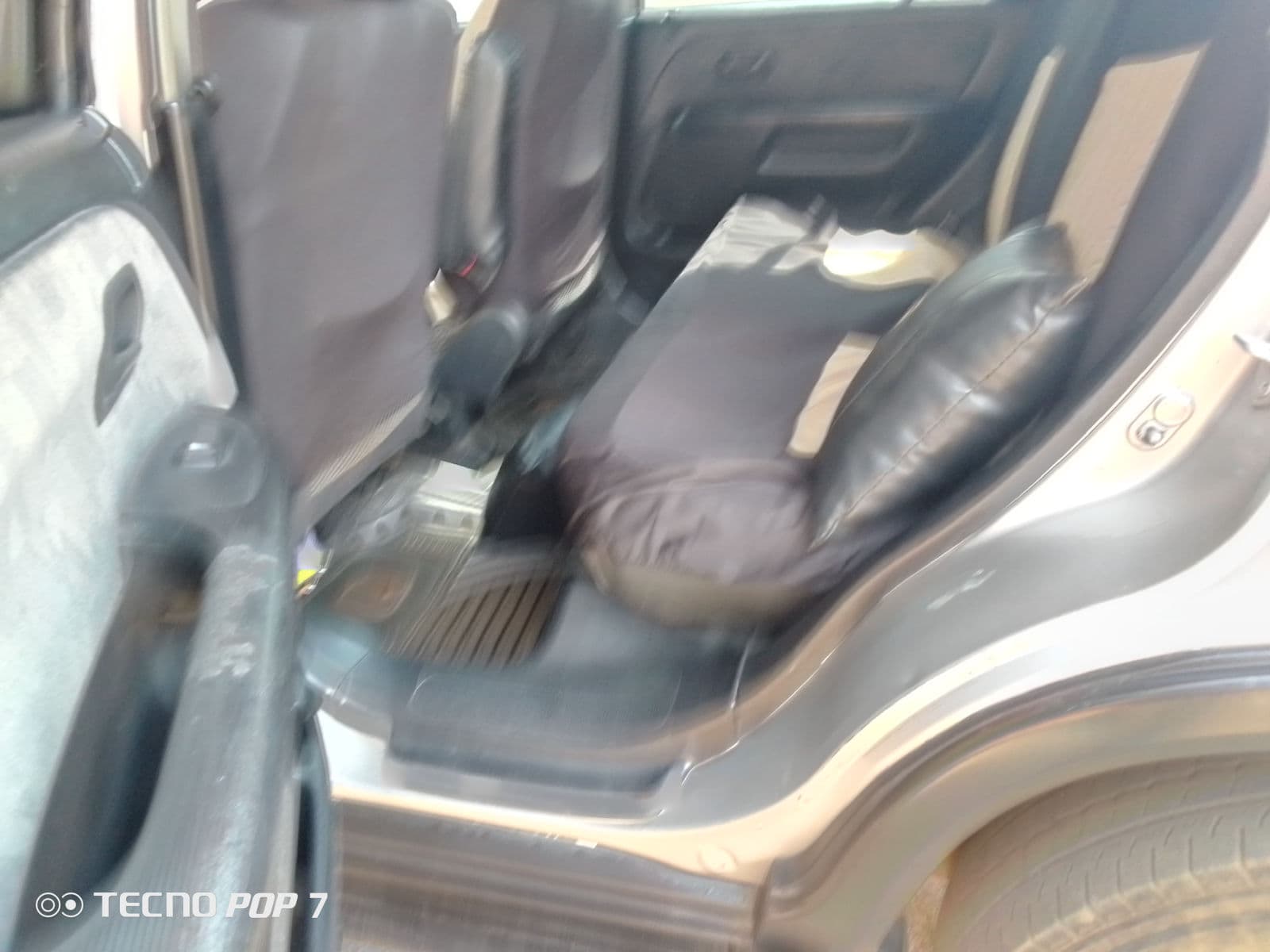 2004 Honda CRV SUV — photo 6 of 8
