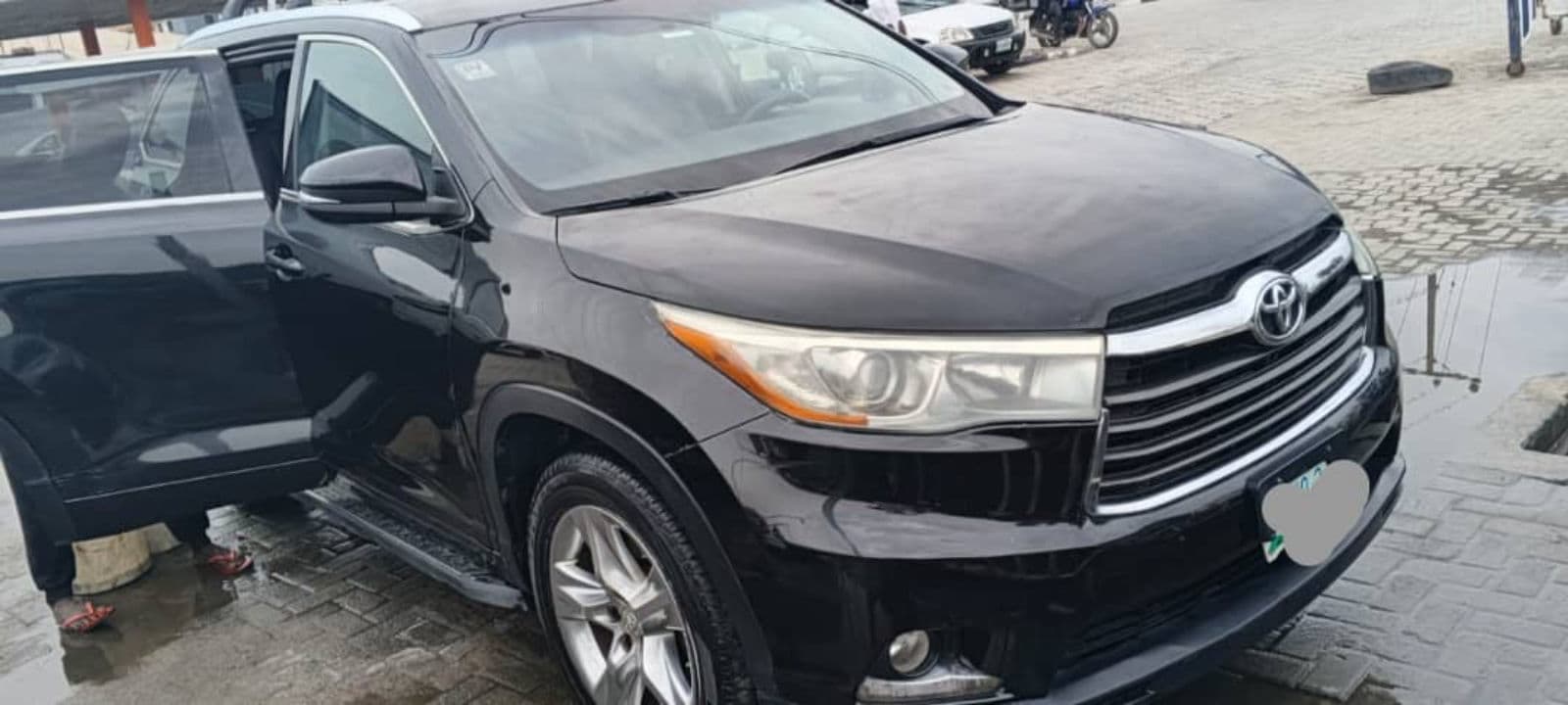 2015 Toyota Highlander SUV — photo 5 of 10