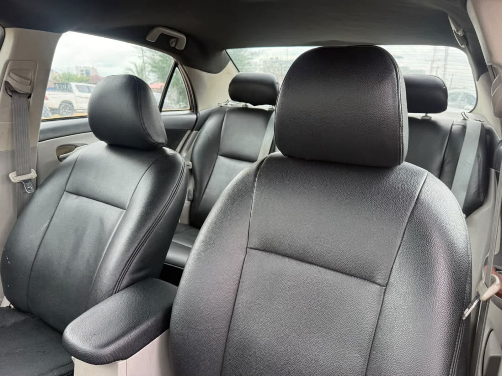 2013 Toyota Corolla Sedan — photo 2 of 4