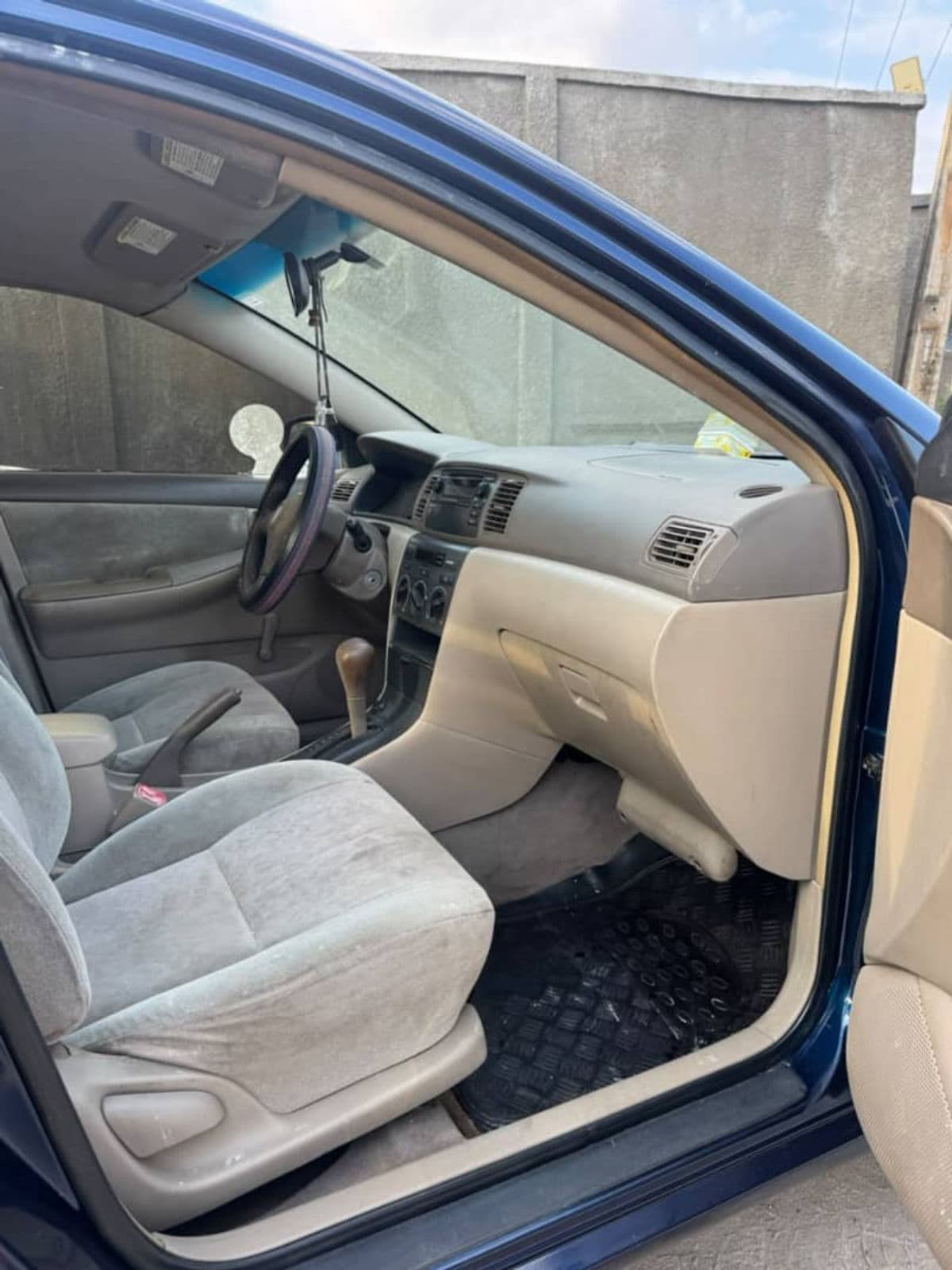 2008 Toyota Corolla Sedan — photo 2 of 6