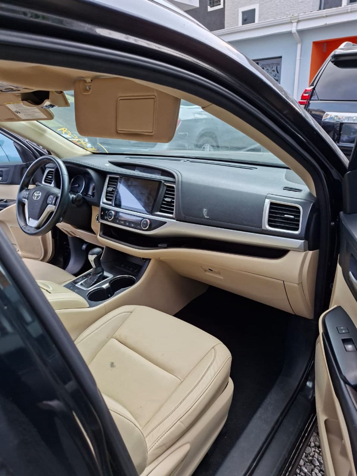 2016 Toyota Highlander SUV — photo 4 of 11