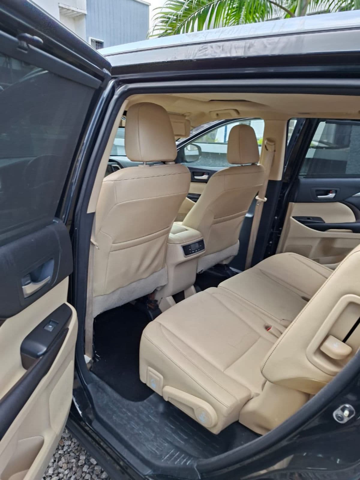 2016 Toyota Highlander SUV — photo 5 of 11