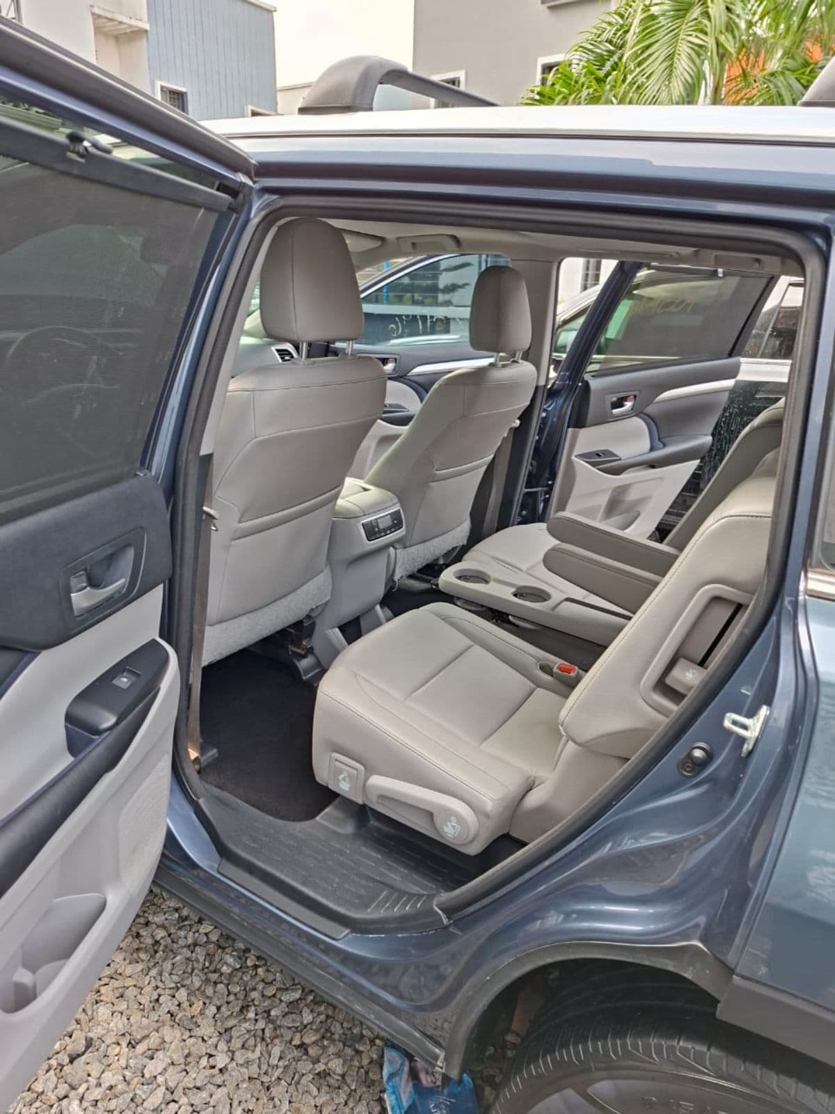 2016 Toyota Highlander SUV — photo 4 of 11