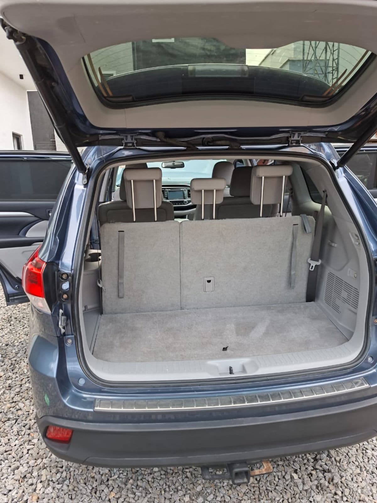 2016 Toyota Highlander SUV — photo 6 of 11