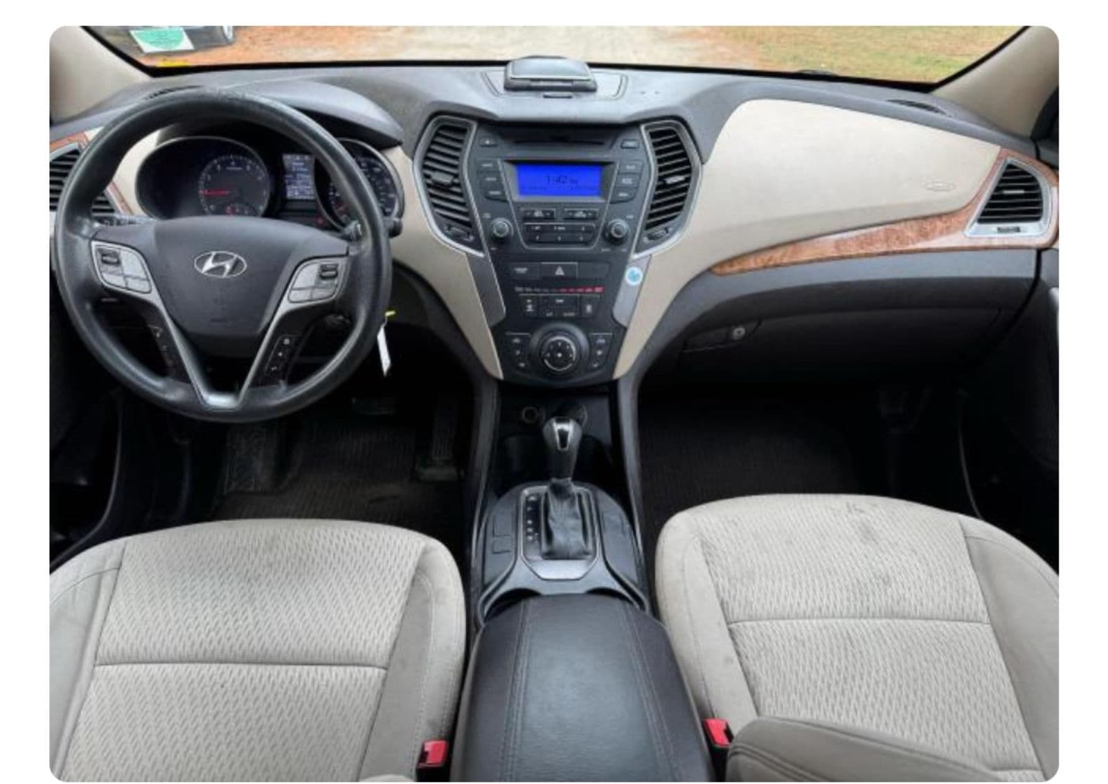 2014 Hyundai Santa-fe SUV — photo 4 of 8