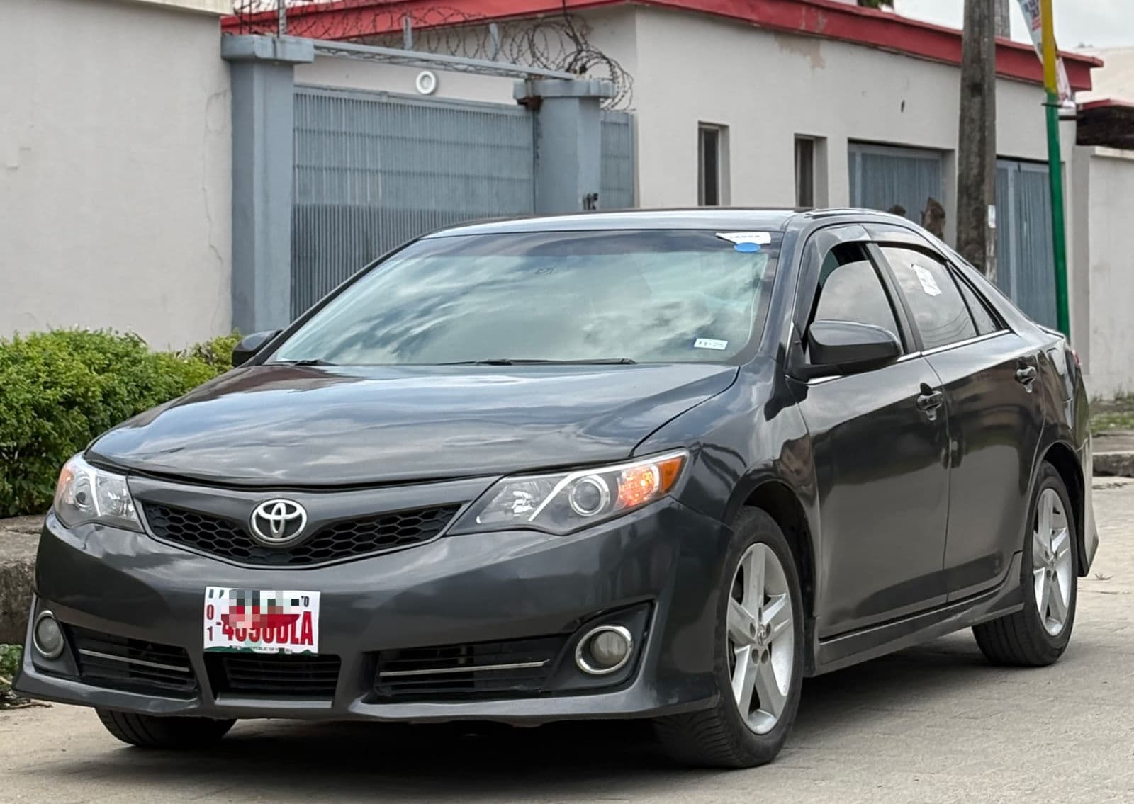 2013 Toyota Camry Sedan — photo 5 of 11