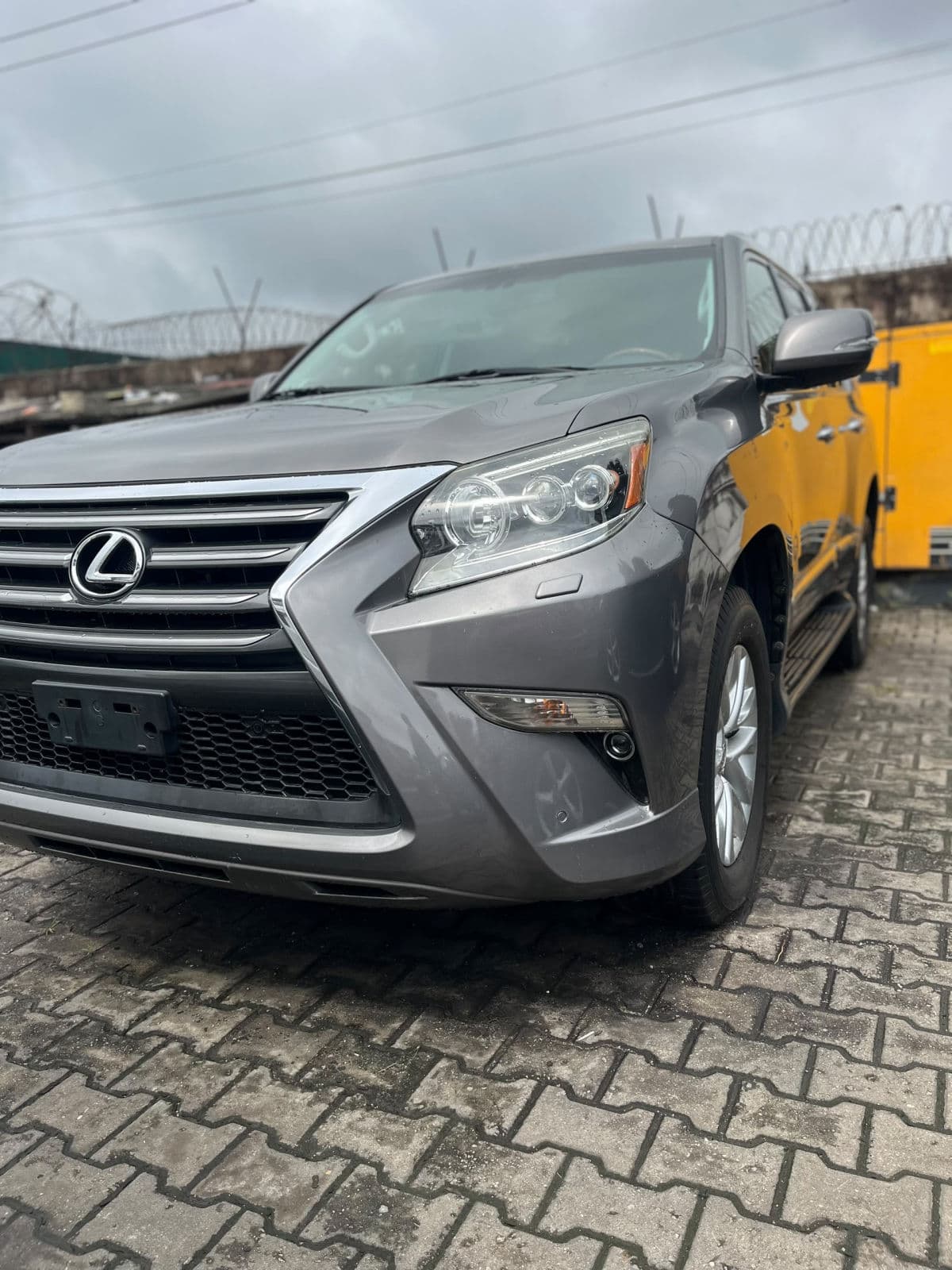 2015 Lexus GX SUV — photo 2 of 11