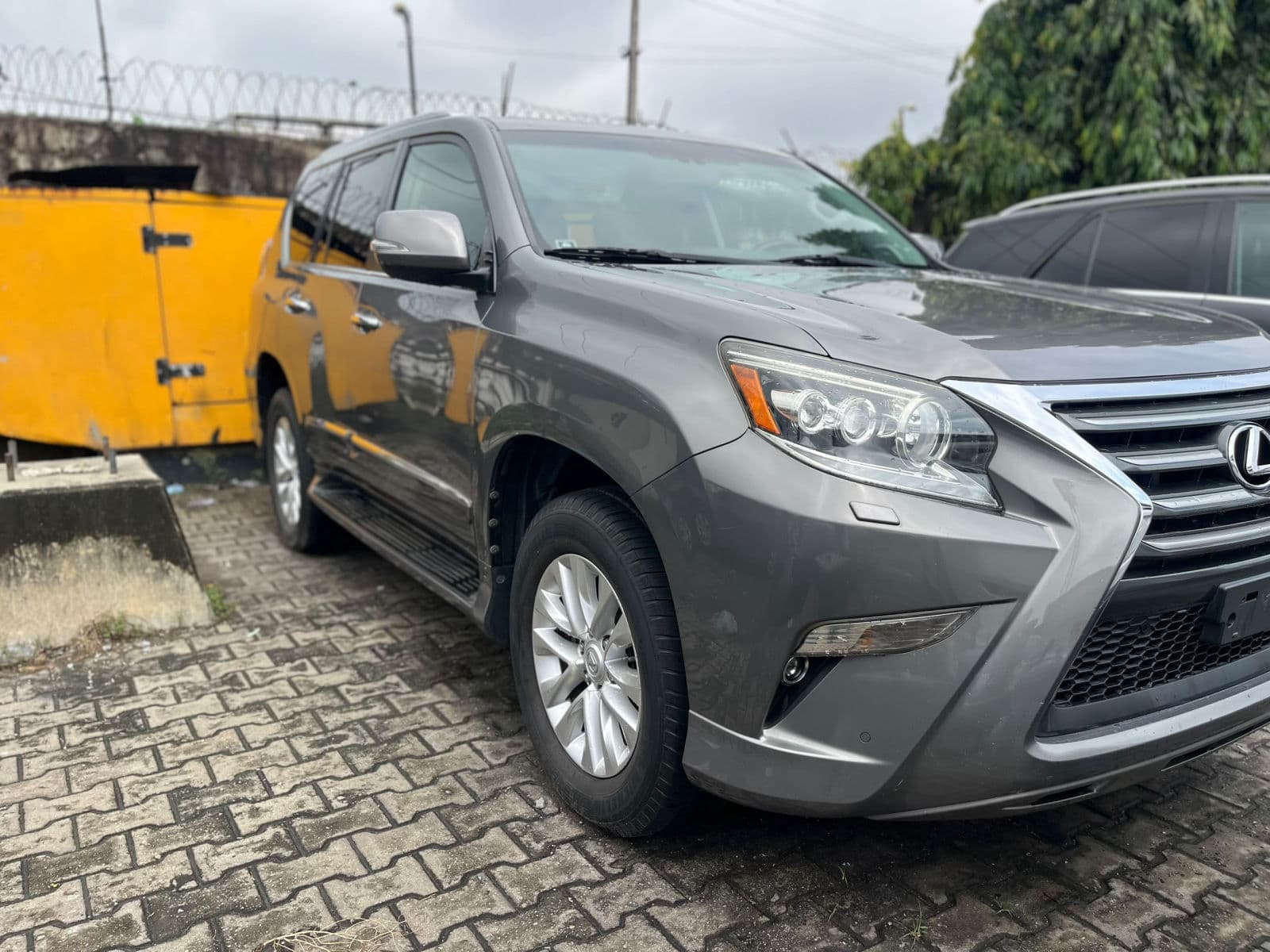 2015 Lexus GX SUV — photo 3 of 11