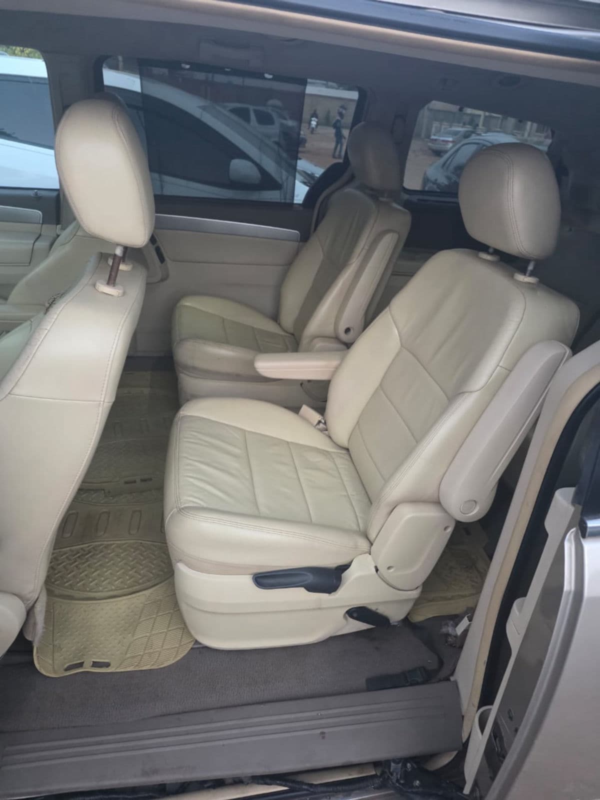 2011 Volkswagen TSI Van/Minivan — photo 8 of 8