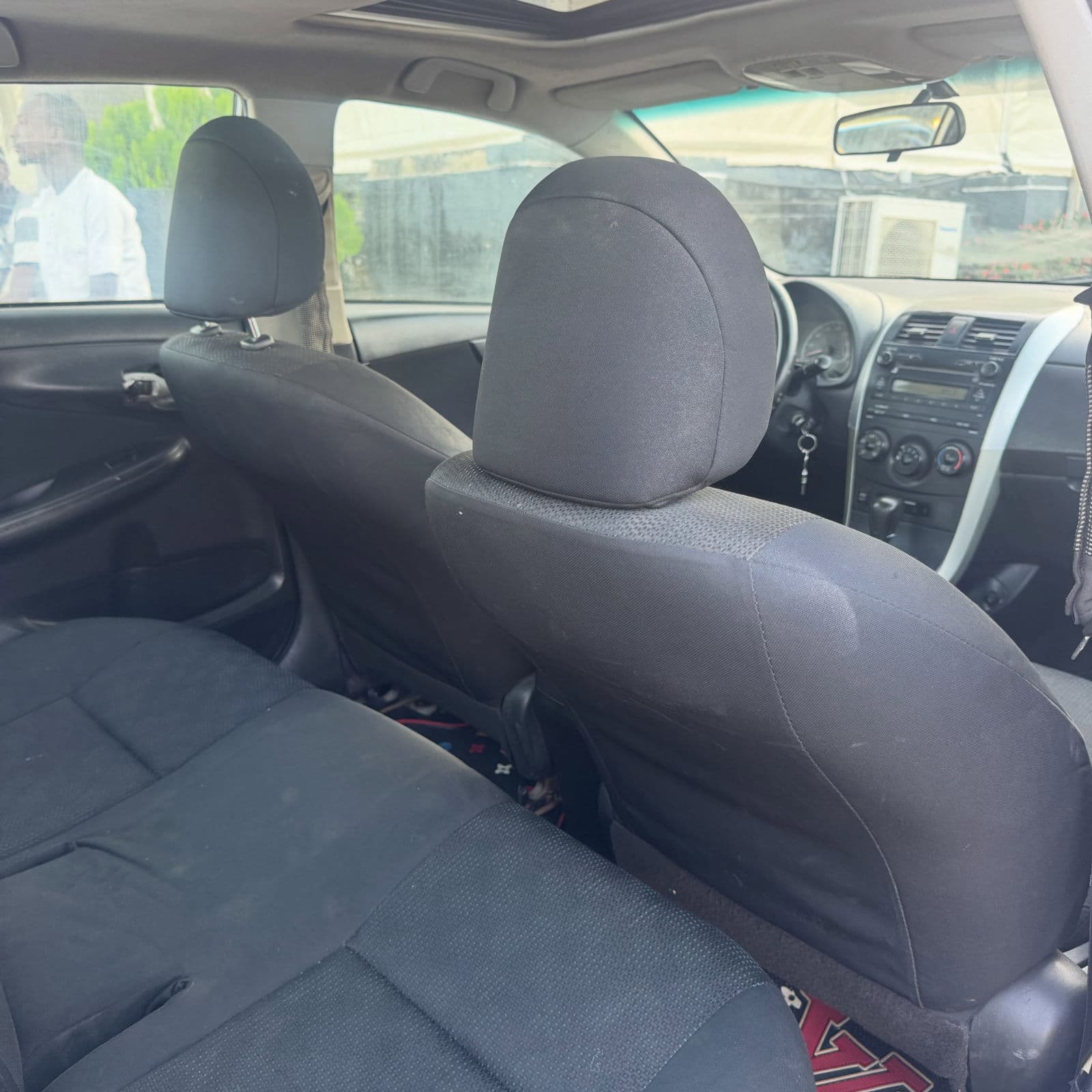 2009 Toyota Corolla Sedan — photo 7 of 11