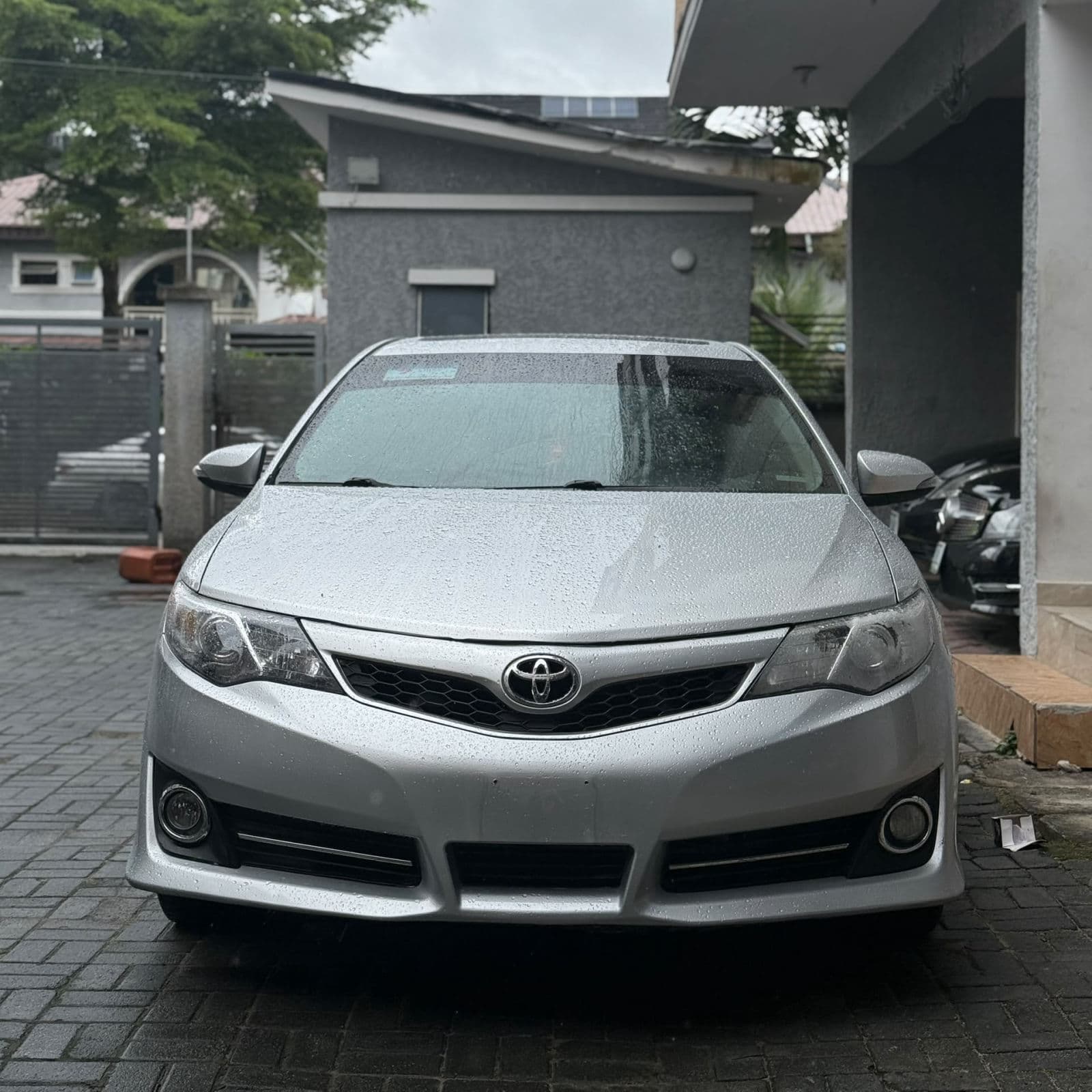 2011 Toyota Camry Sedan — photo 2 of 7