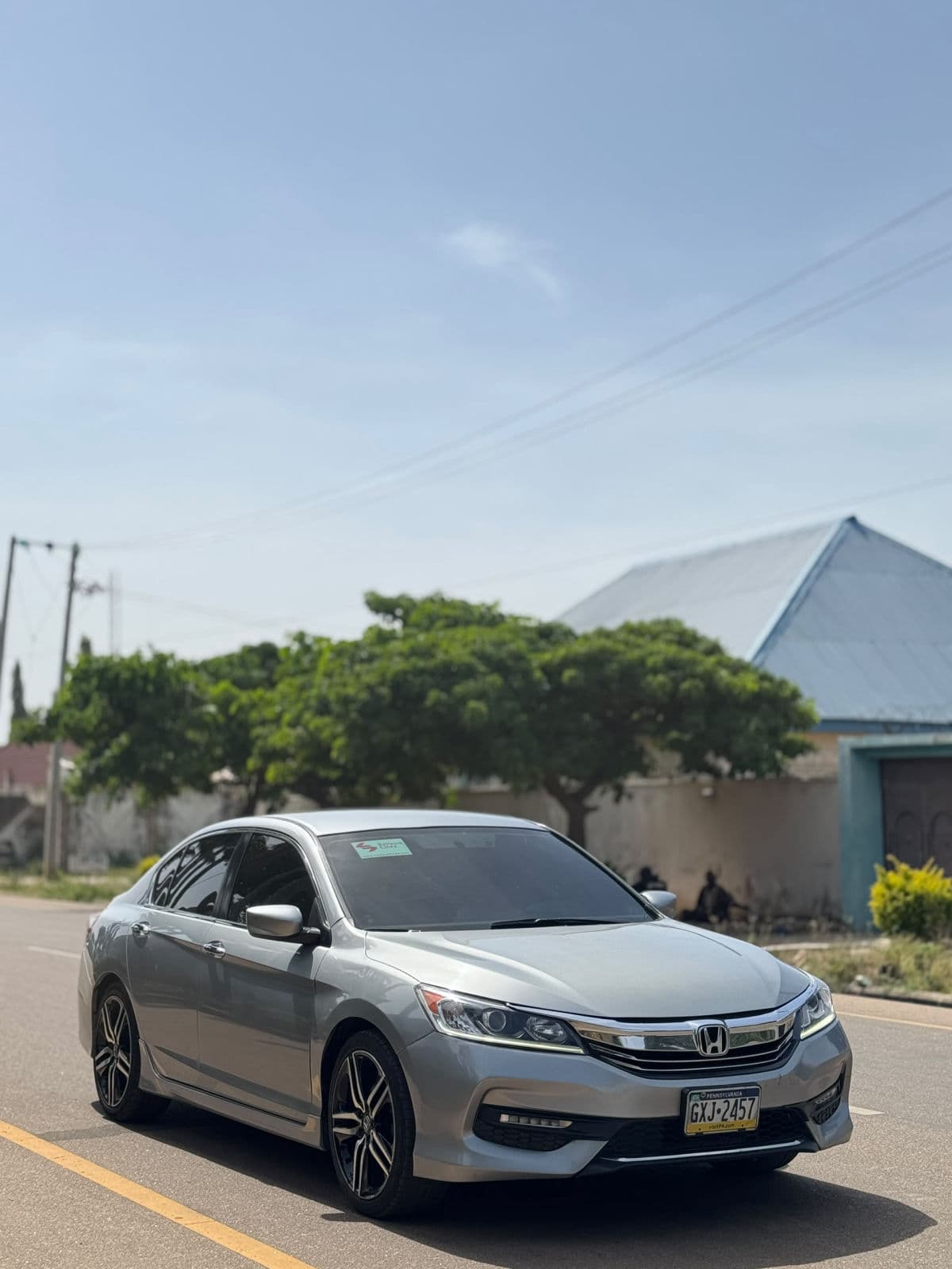 2016 Honda Accord Sedan — photo 2 of 10