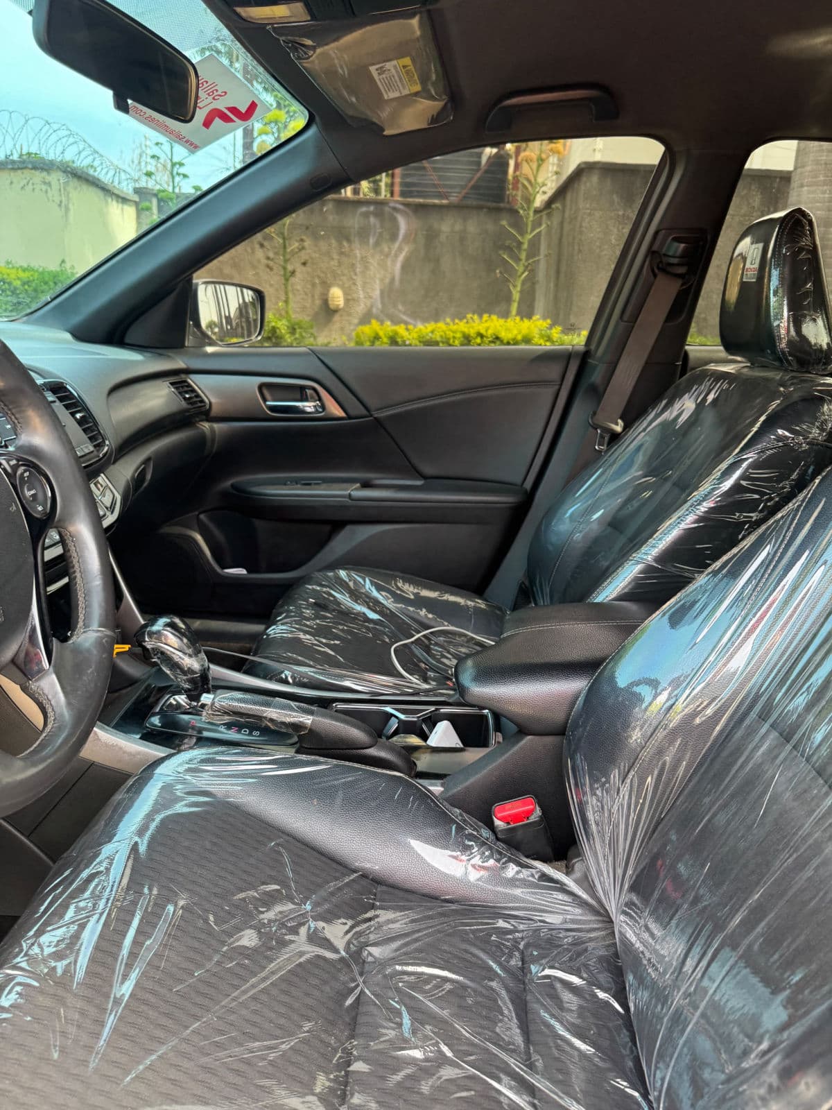 2016 Honda Accord Sedan — photo 3 of 10