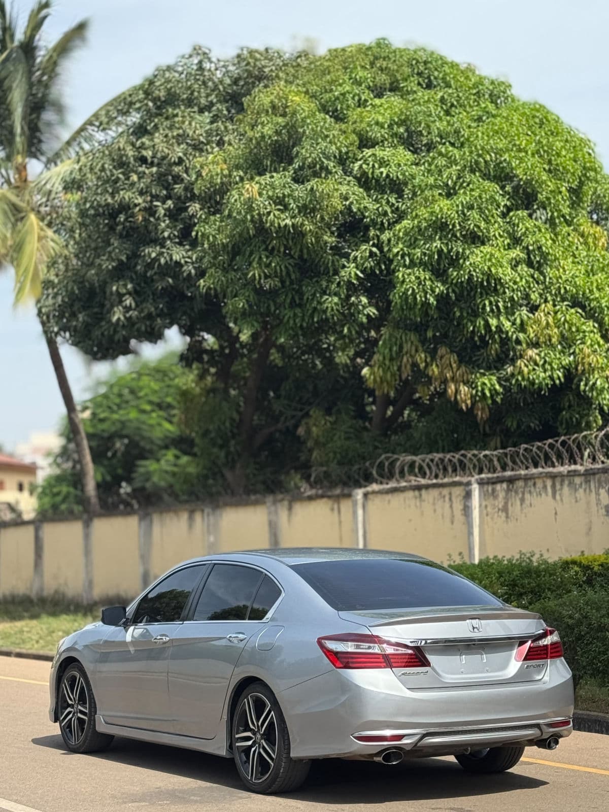 2016 Honda Accord Sedan — photo 6 of 10