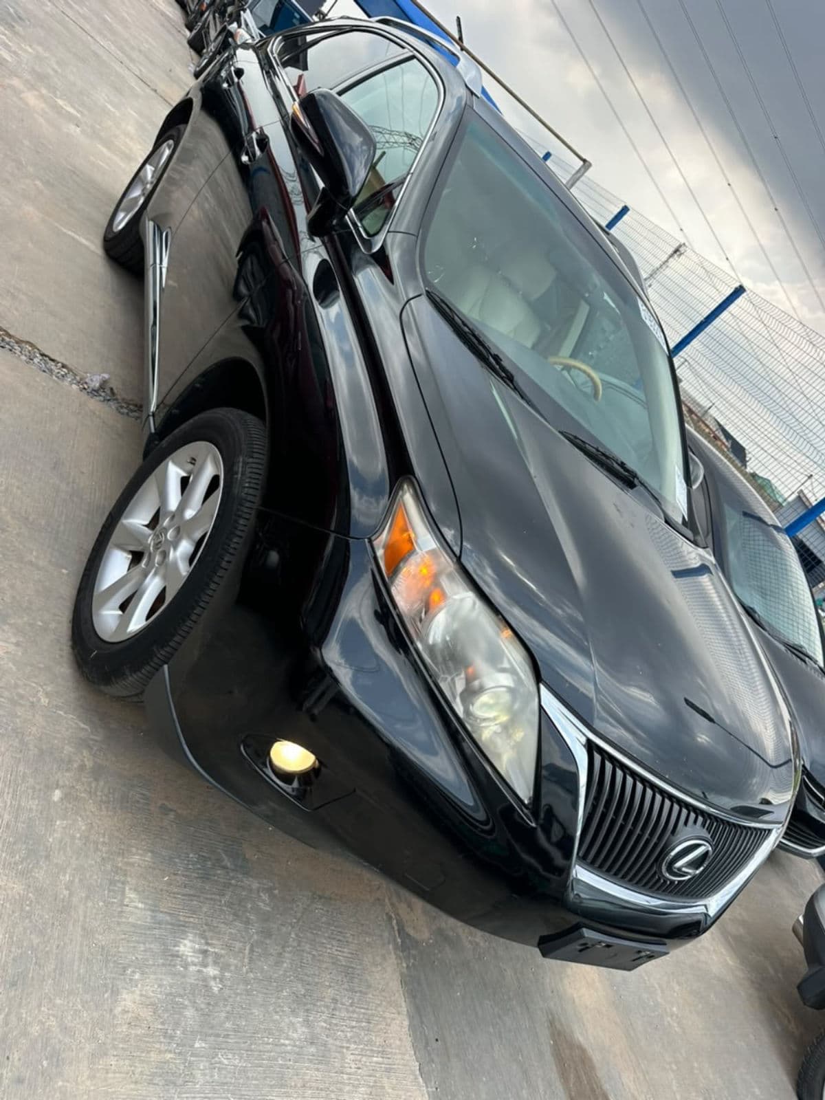2010 Lexus RX SUV — photo 4 of 9