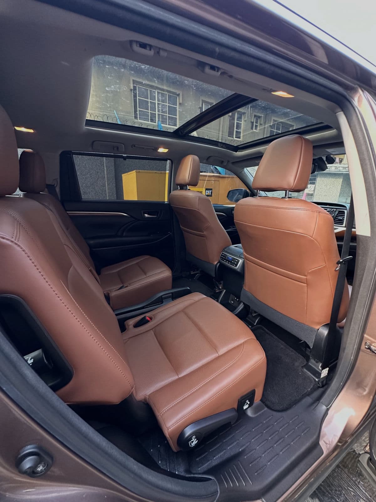 2017 Toyota Highlander SUV — photo 5 of 9