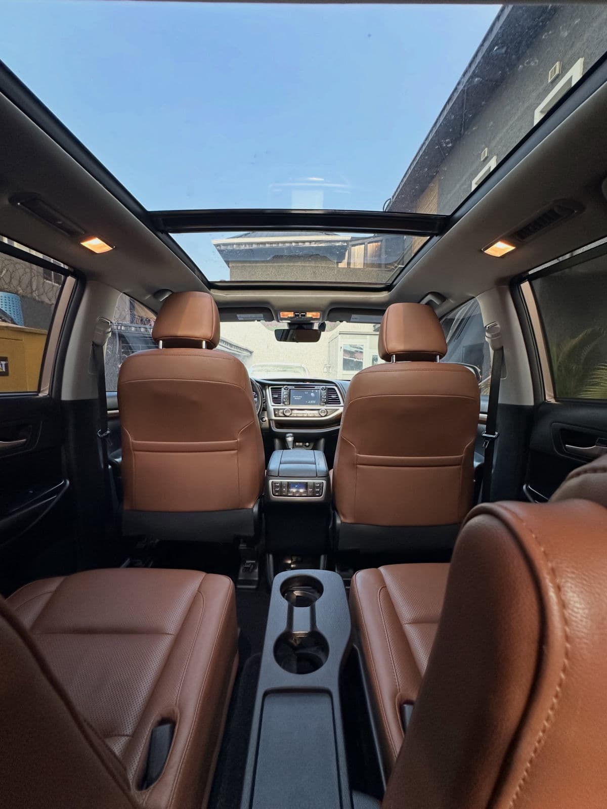 2017 Toyota Highlander SUV — photo 7 of 9