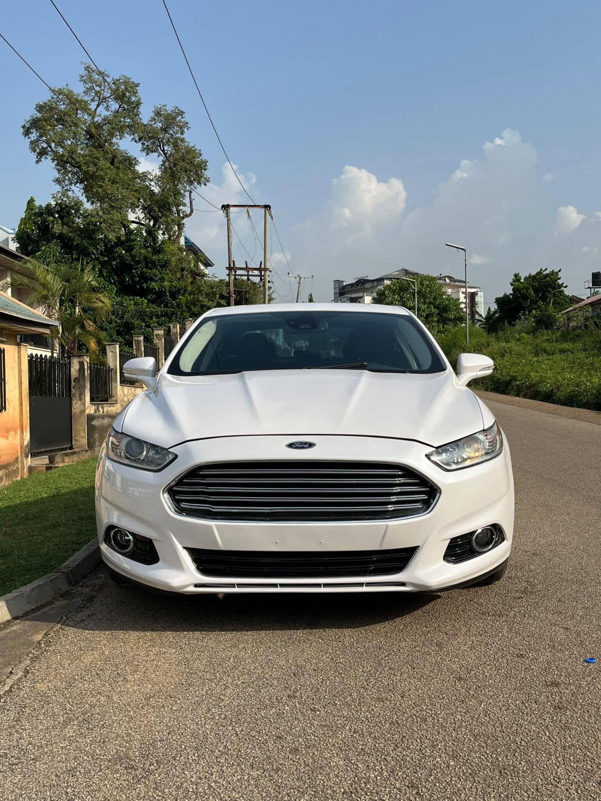 2014 Ford Fusion Sedan — photo 2 of 9
