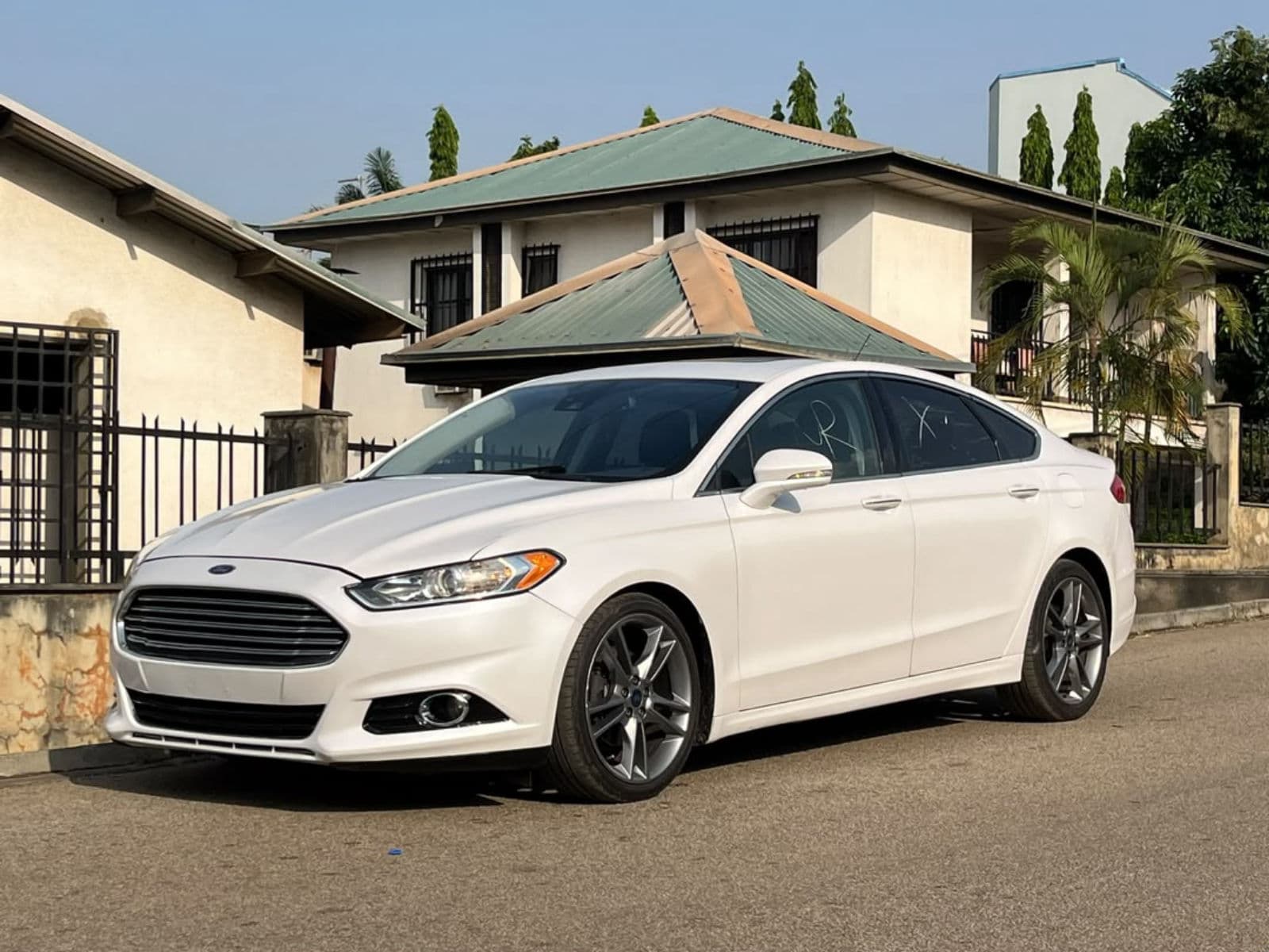 2014 Ford Fusion Sedan — photo 6 of 9