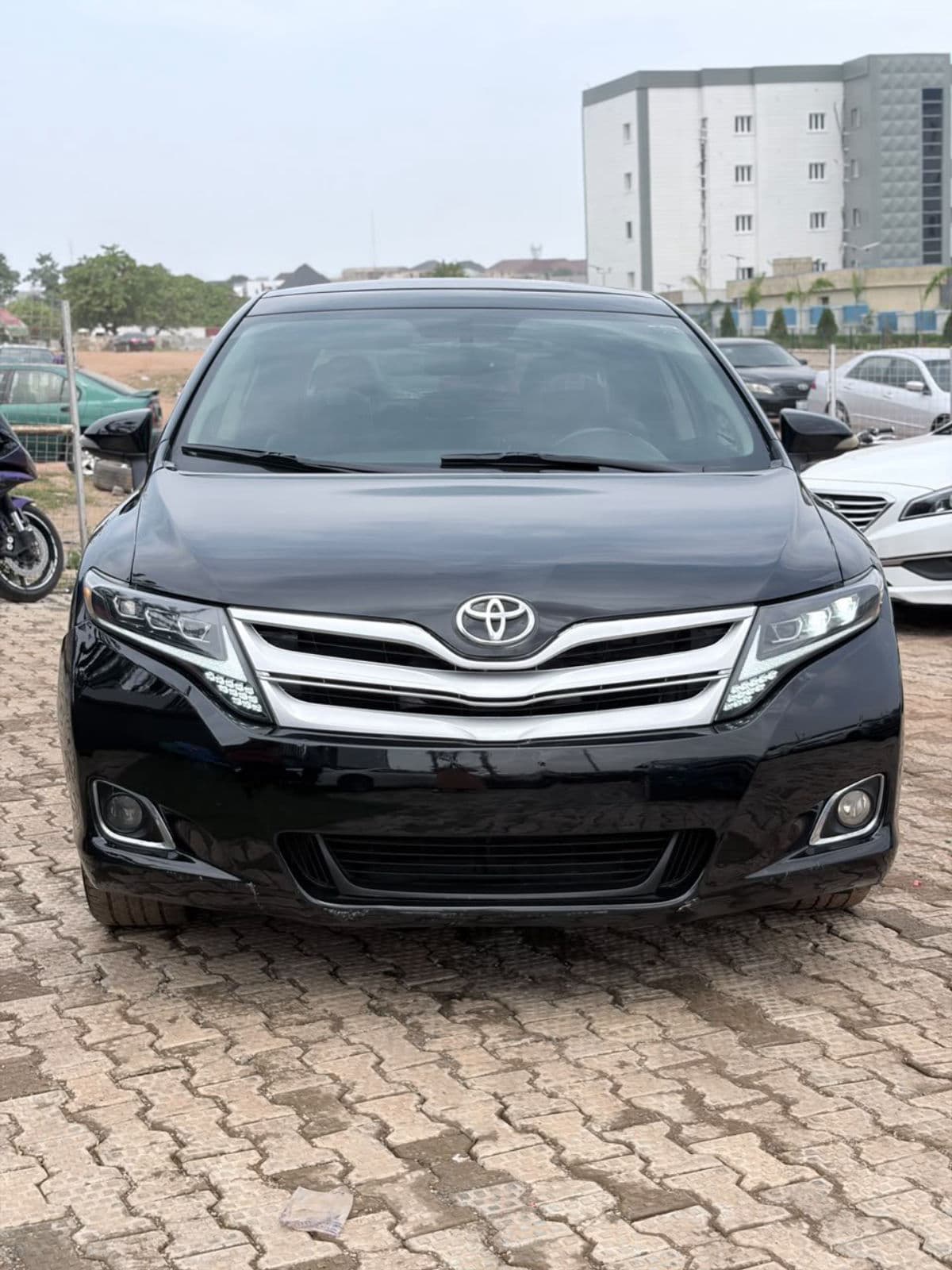 2016 Toyota Venza SUV — photo 2 of 6