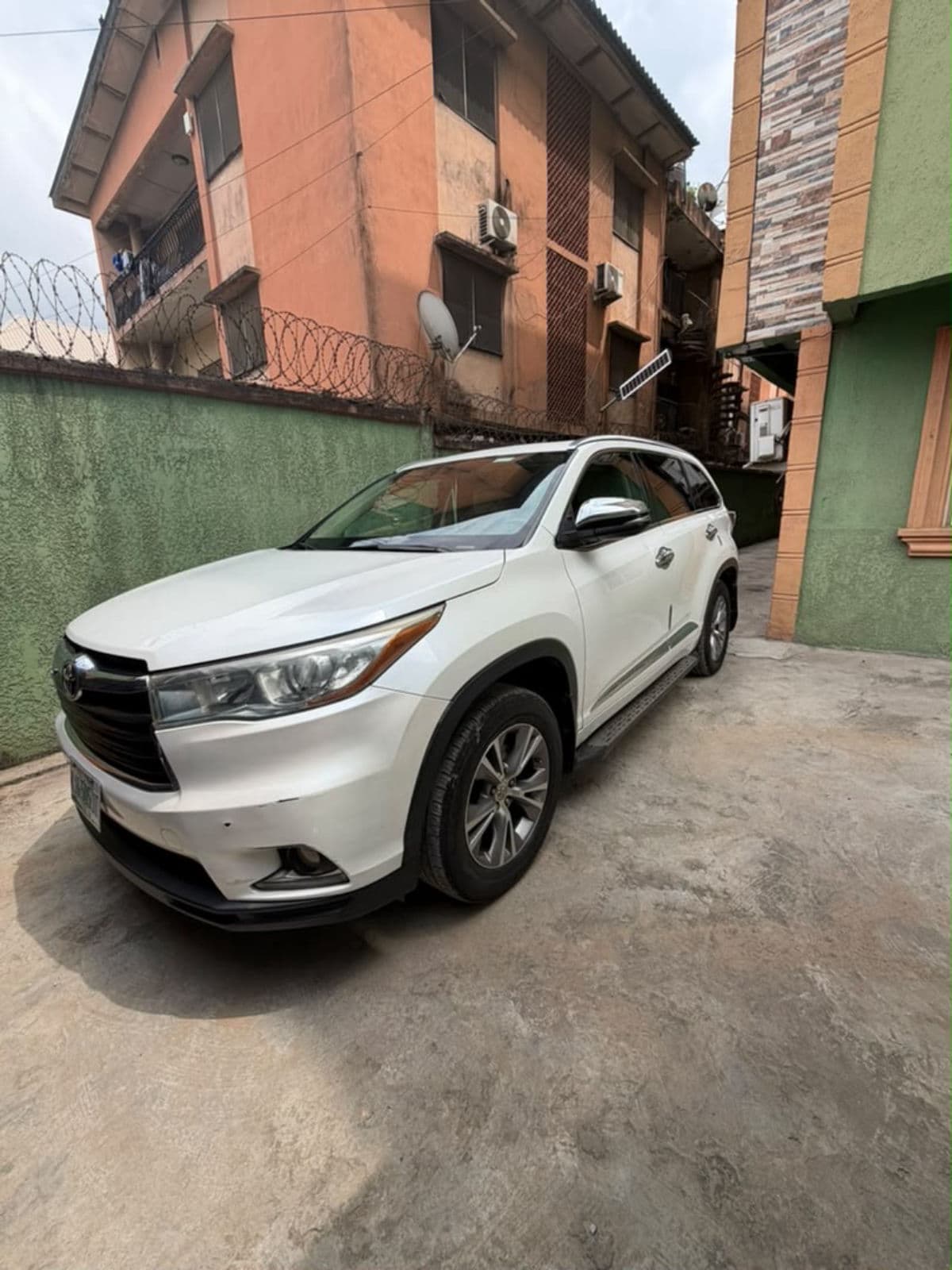 2016 Toyota Highlander SUV — photo 6 of 11