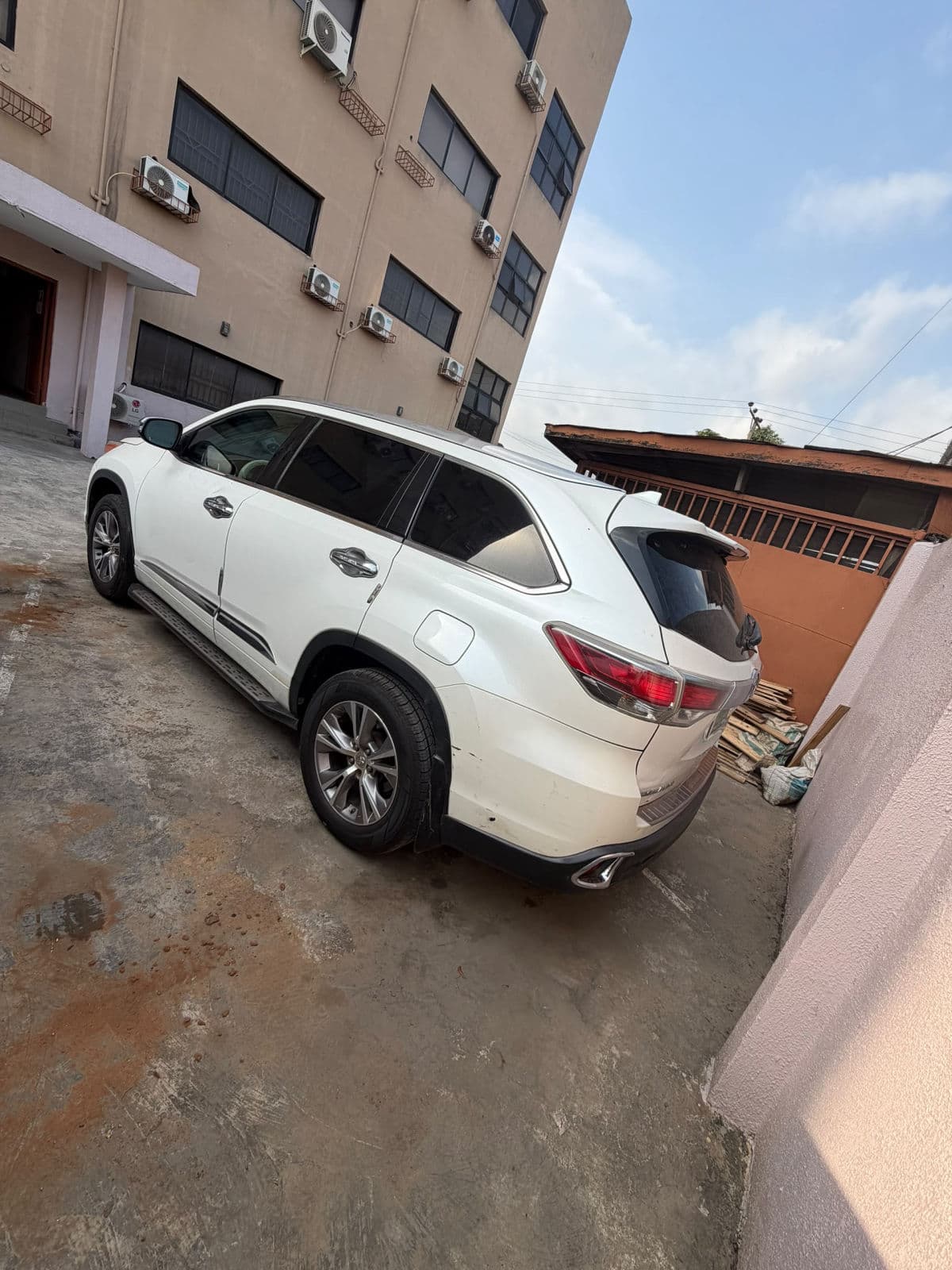 2016 Toyota Highlander SUV — photo 8 of 11