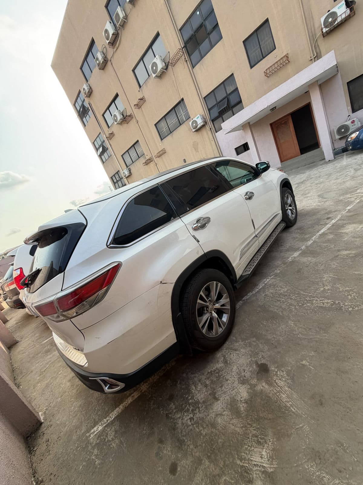 2016 Toyota Highlander SUV — photo 9 of 11