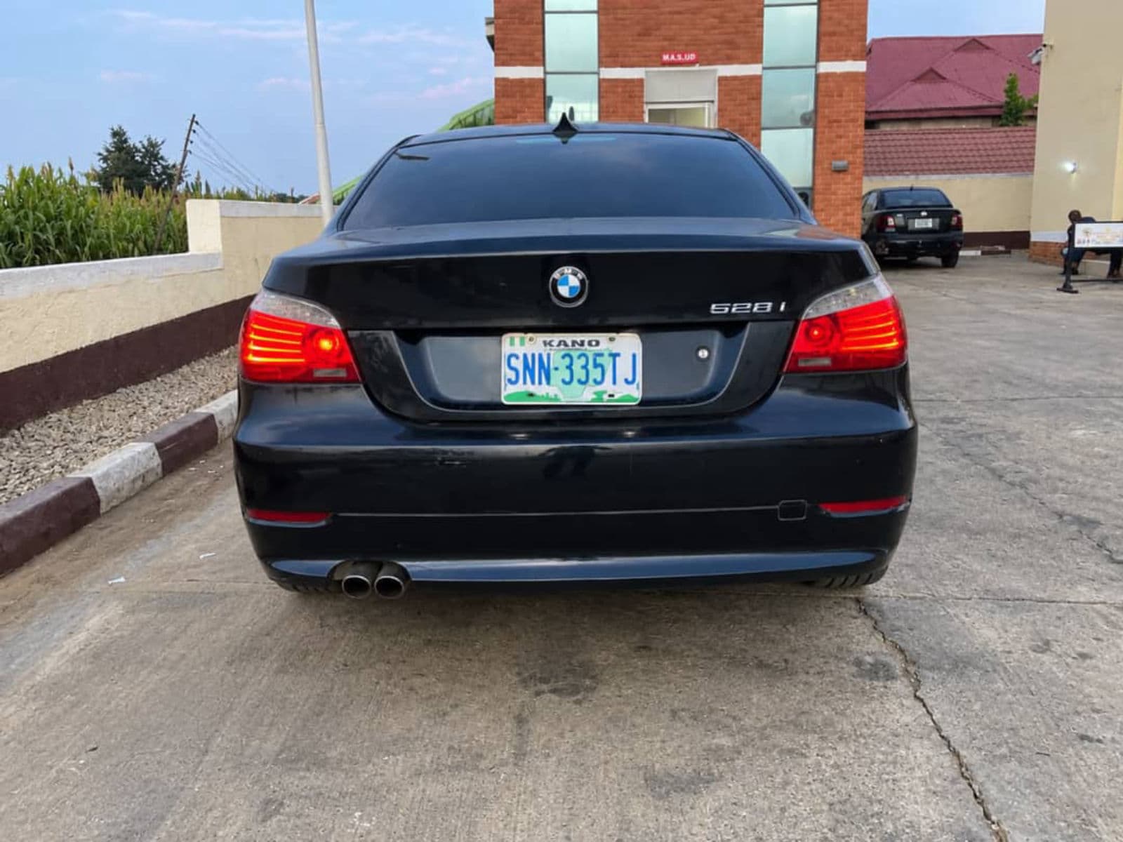 2009 BMW 5 SERIES SUV — photo 4 of 8