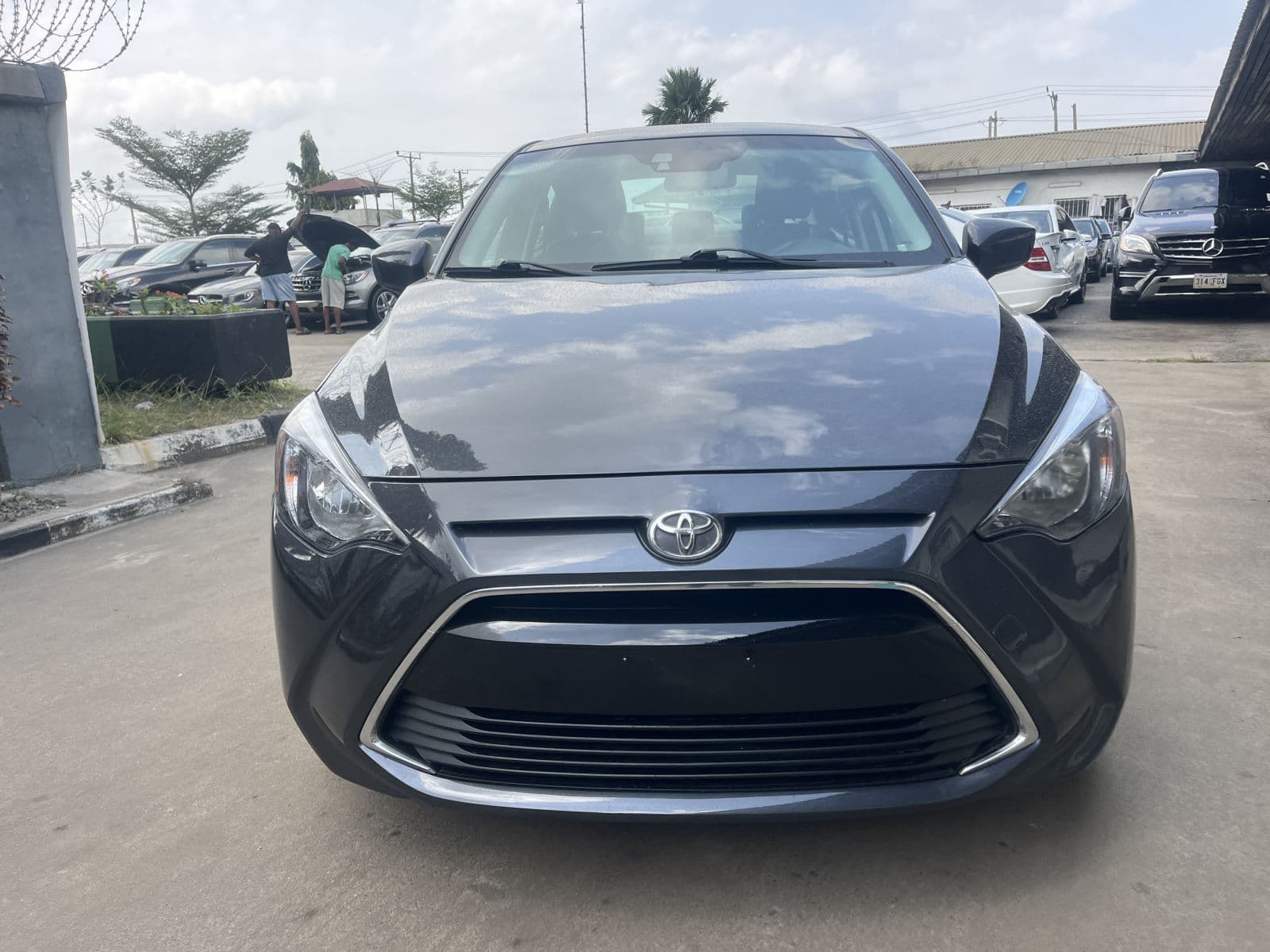 2018 Toyota Yaris Sedan — photo 2 of 8