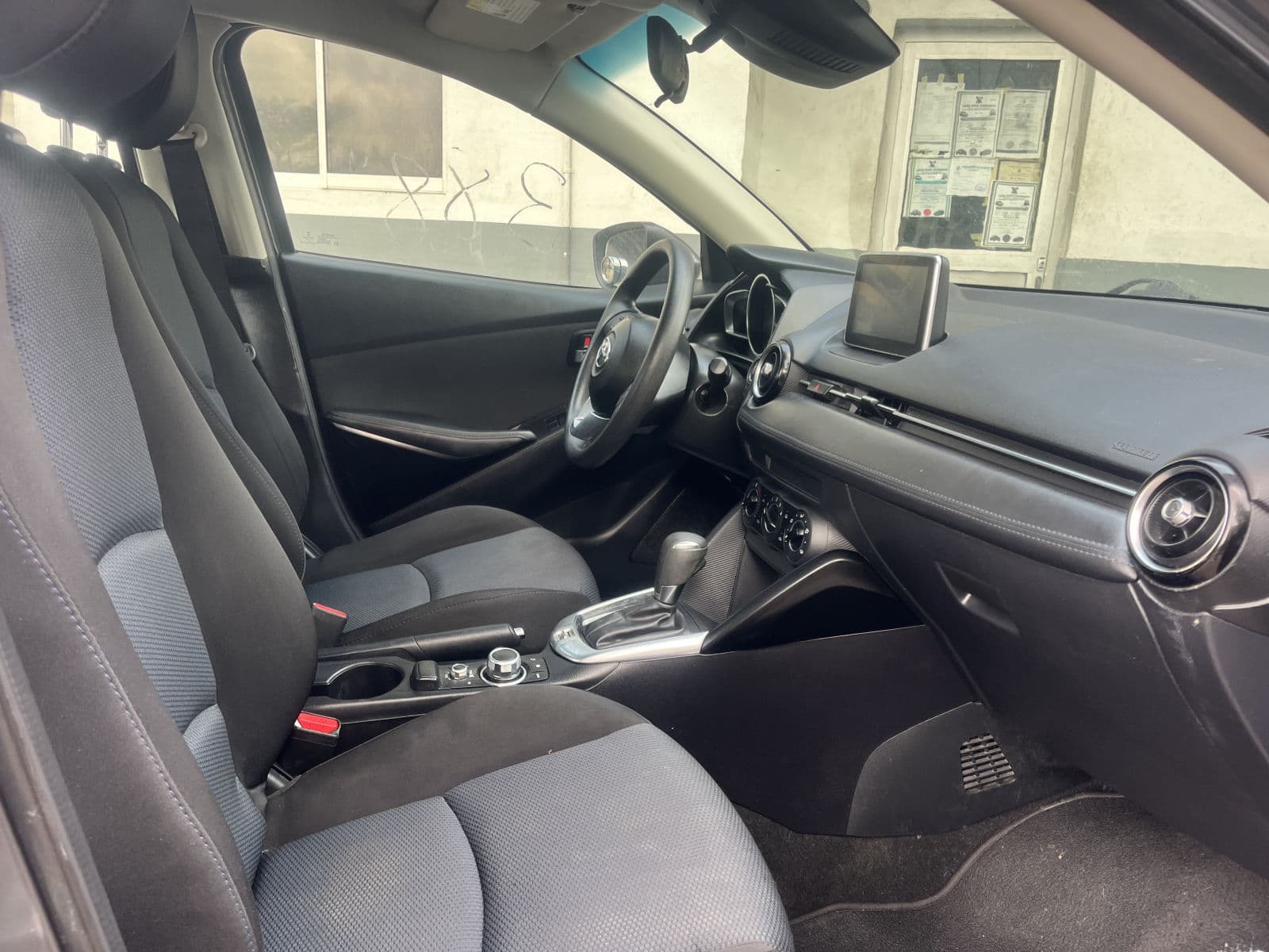 2018 Toyota Yaris Sedan — photo 3 of 8