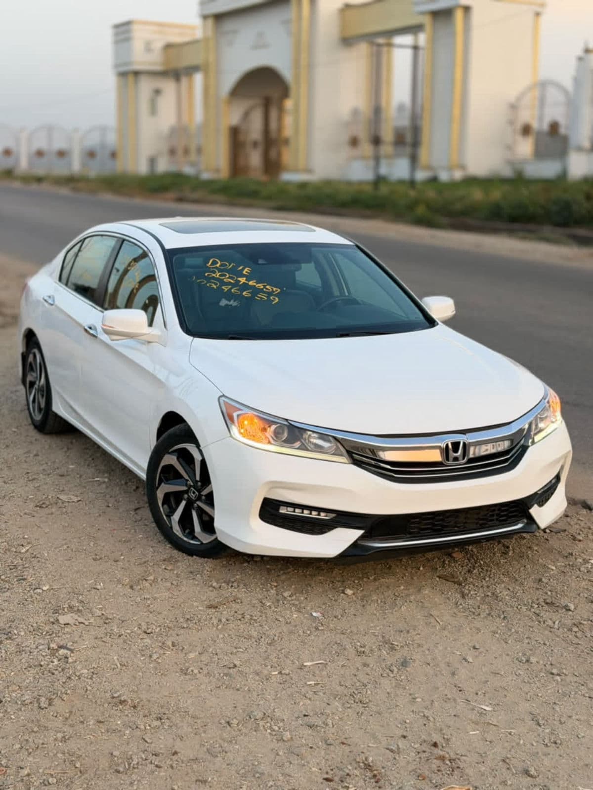 2016 Honda Accord Sedan — photo 2 of 9