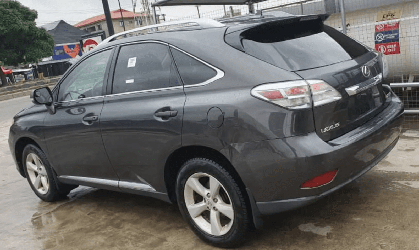 2010 Lexus RX SUV — photo 7 of 7