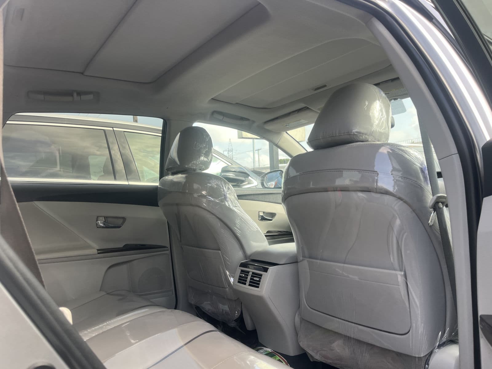 2010 Toyota Venza SUV — photo 4 of 10