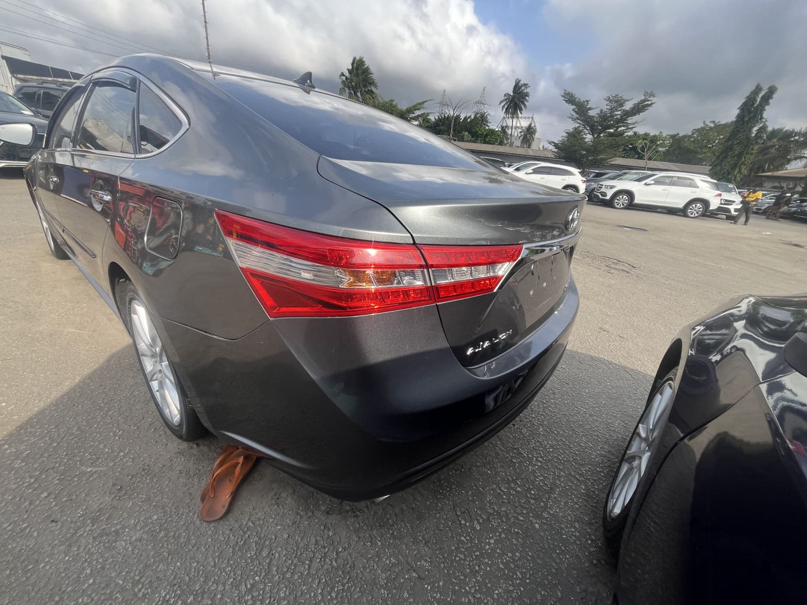 2014 Toyota Avalon Sedan — photo 8 of 10