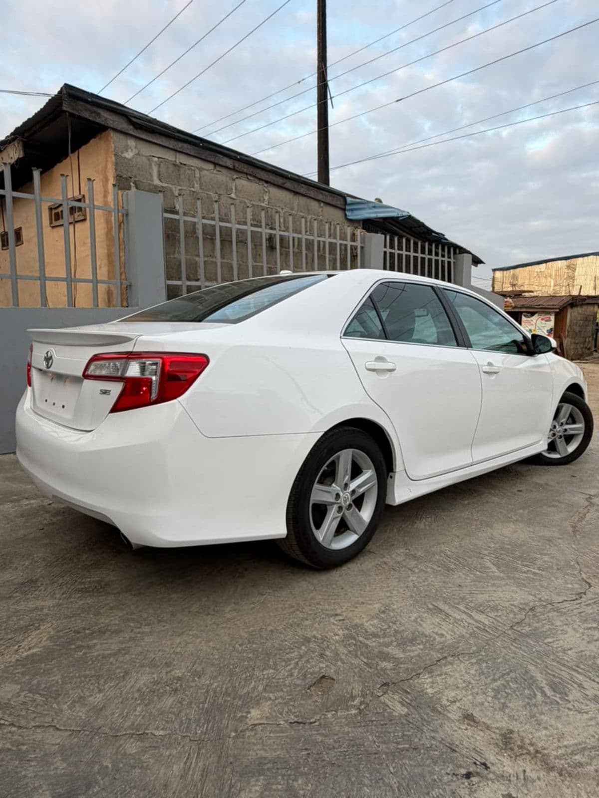 2013 Toyota Camry Sedan — photo 6 of 7