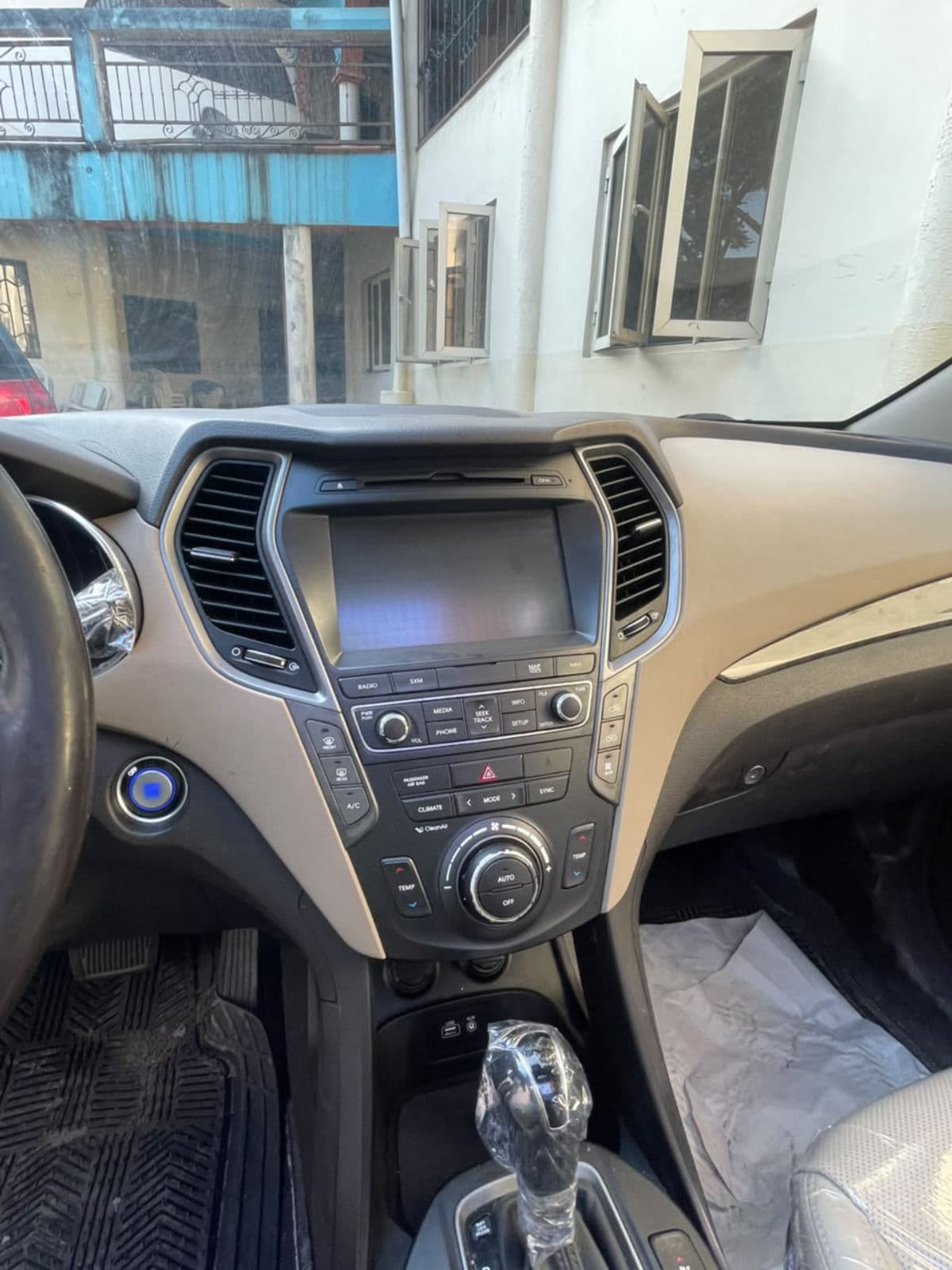 2017 Hyundai Santa-fe Van/Minivan — photo 5 of 10