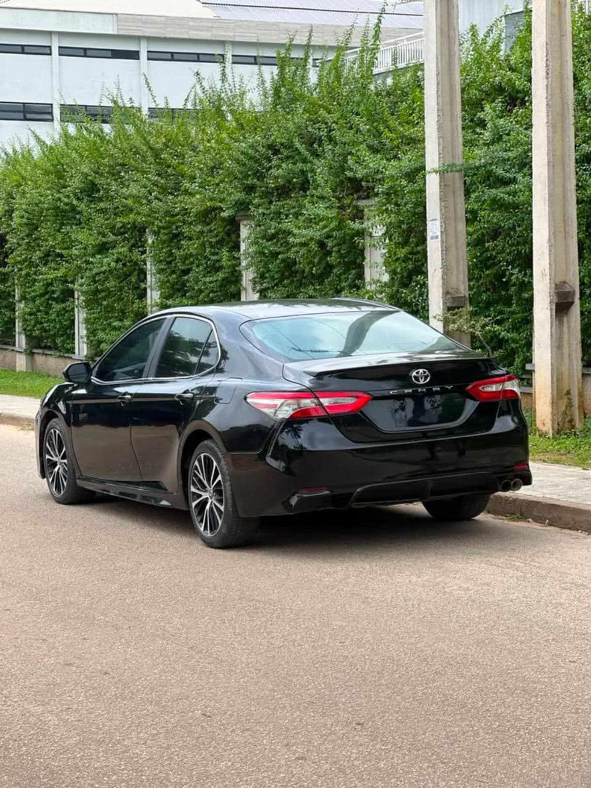 2018 Toyota Camry Sedan — photo 5 of 6