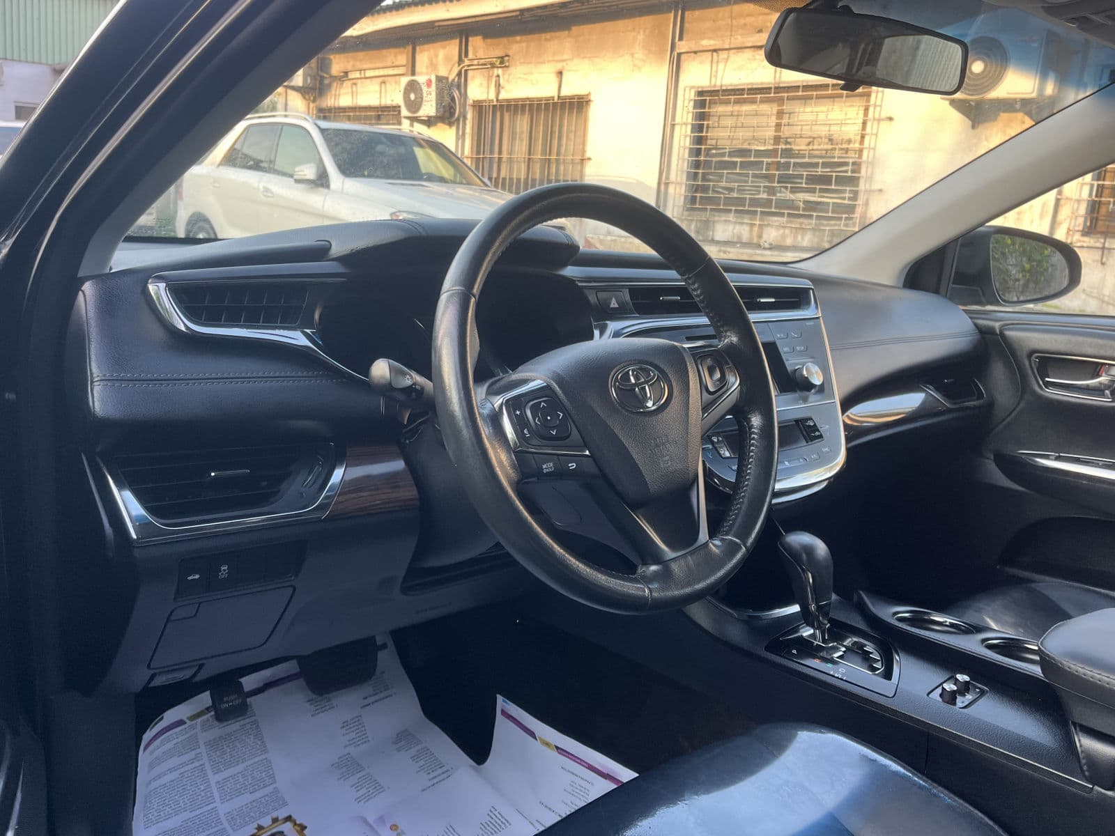 2014 Toyota Avalon Sedan — photo 4 of 8