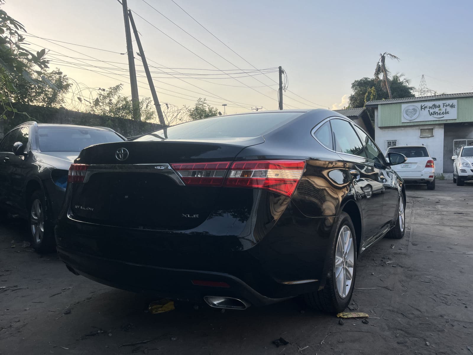 2014 Toyota Avalon Sedan — photo 7 of 8