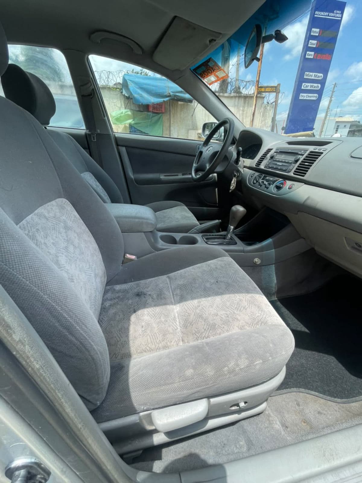 2004 Toyota Camry Sedan — photo 5 of 9