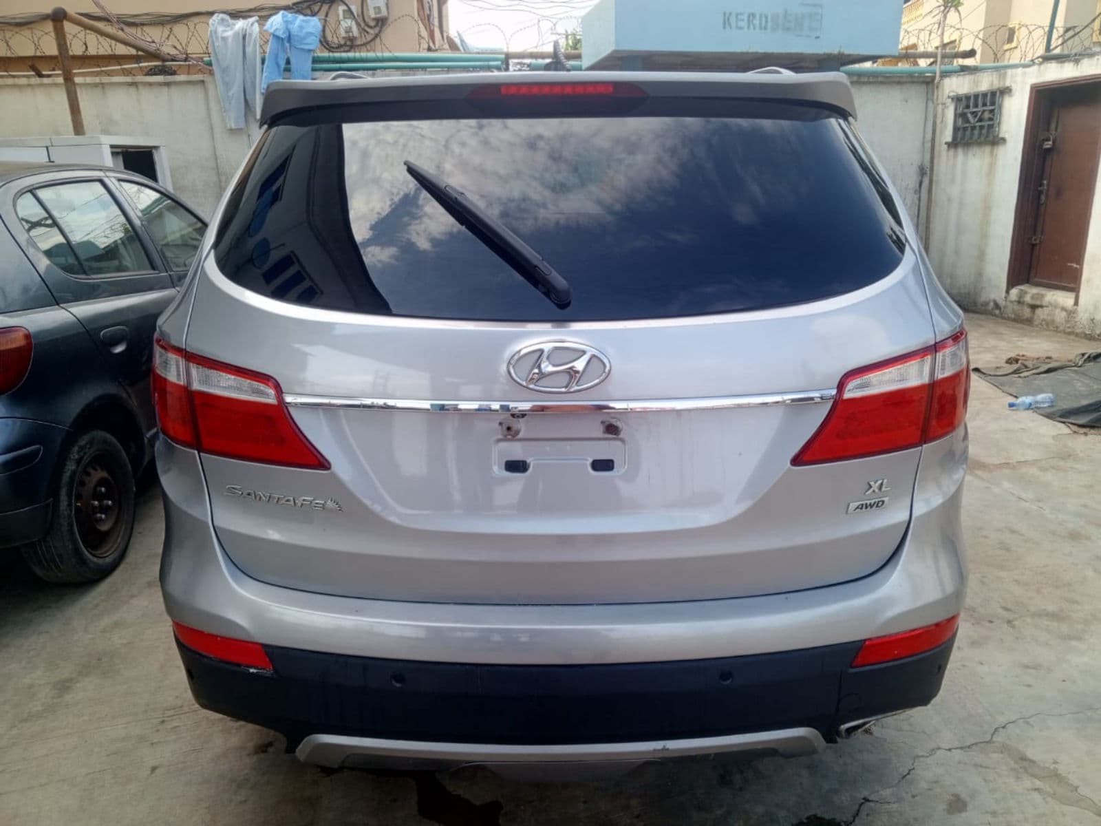 2016 Hyundai Santa-fe SUV — photo 2 of 7