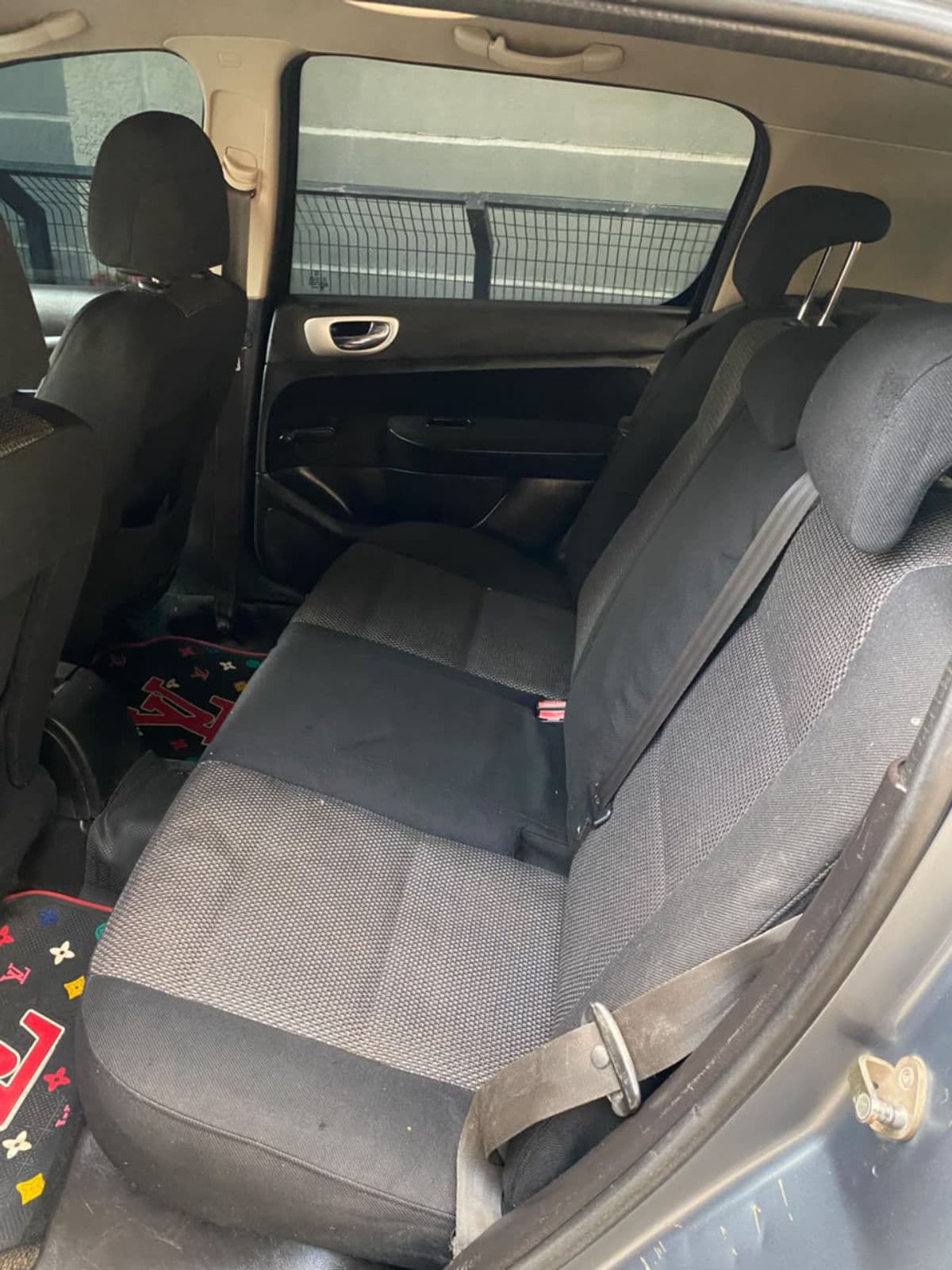 2004 Peugeot 307 Hatchback — photo 3 of 7