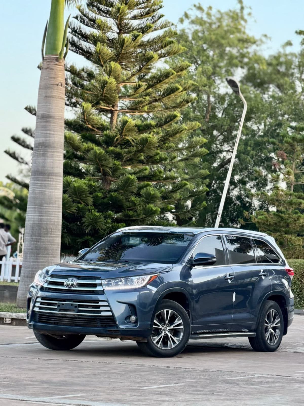 2018 Toyota Highlander SUV — photo 2 of 6