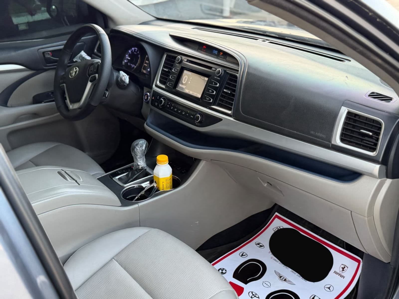 2018 Toyota Highlander SUV — photo 3 of 6